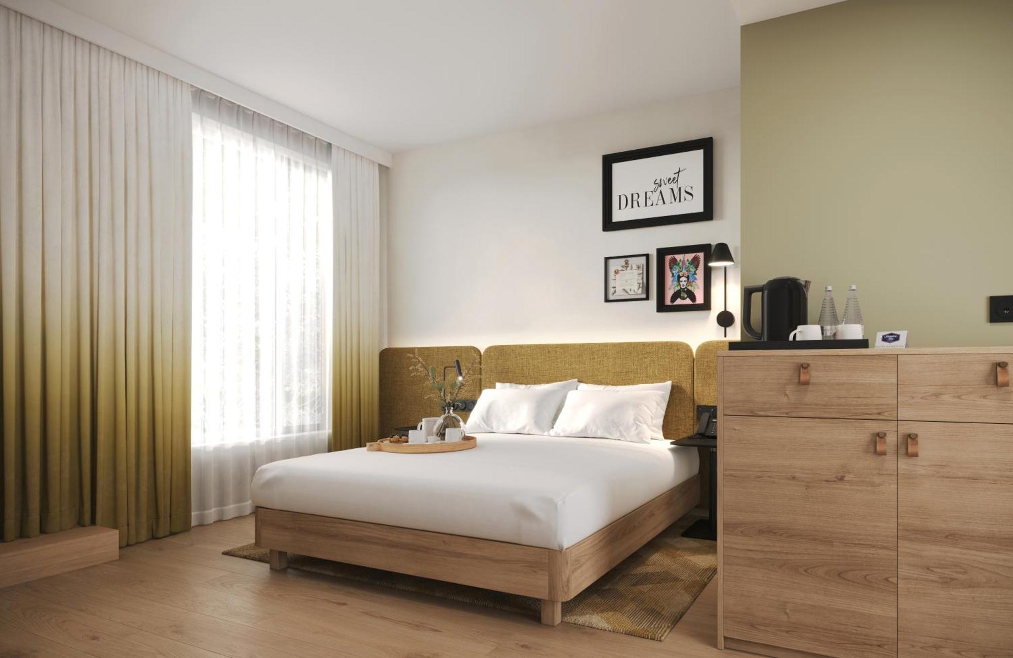 Queen Room - Accessible