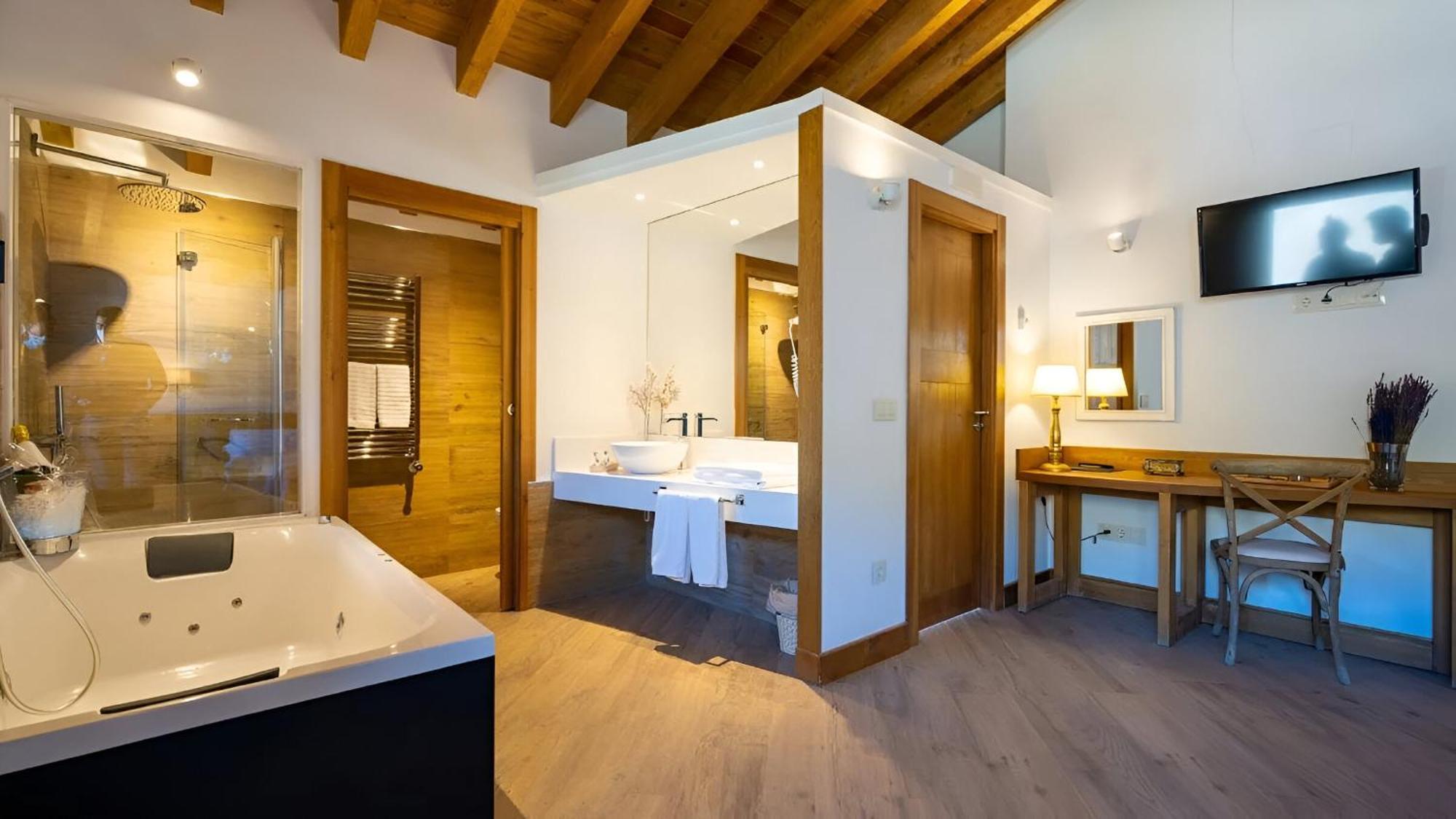 Suite con bañera de hidromasaje - Cama extragrande