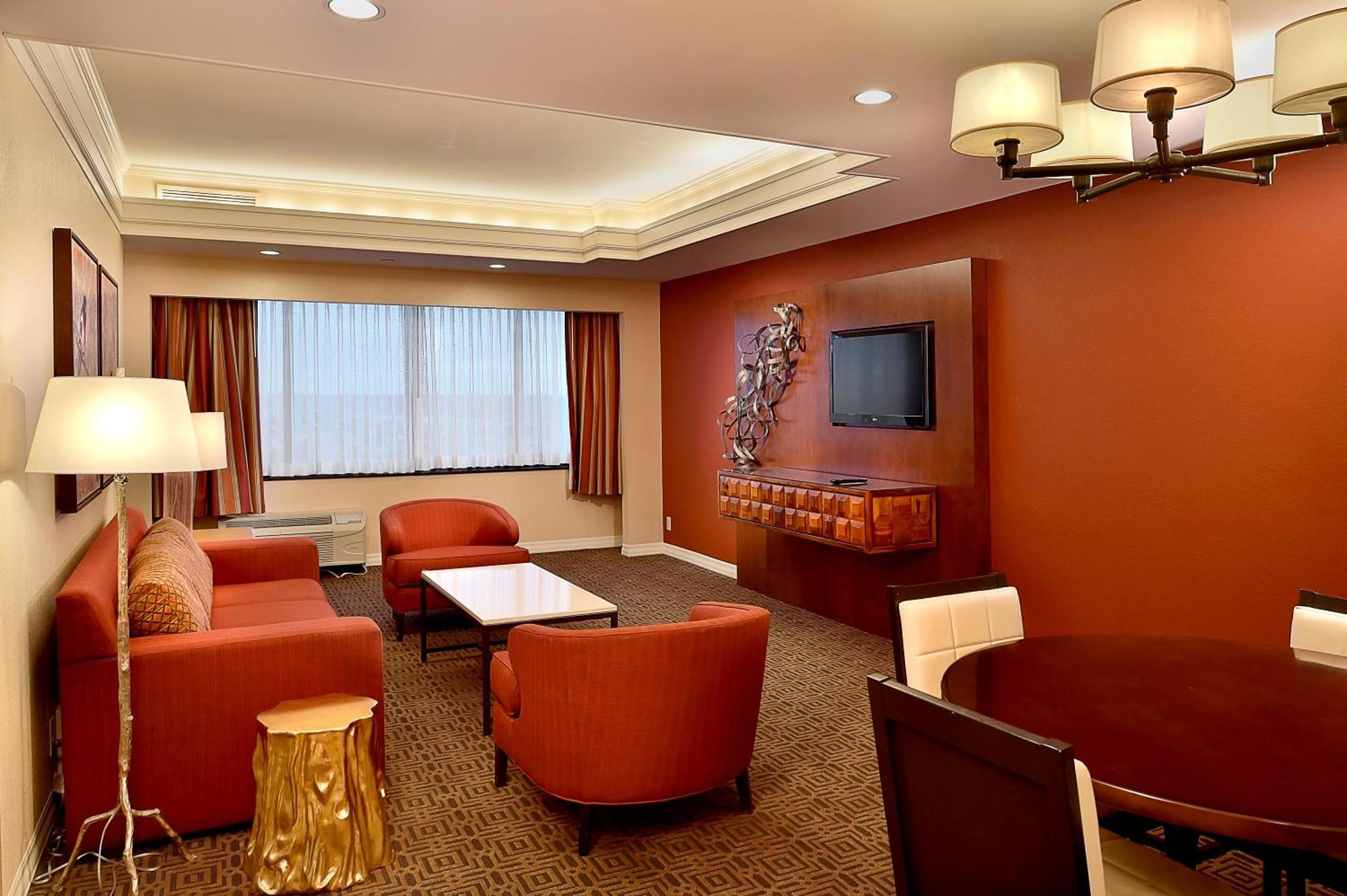 Junior King Suite - Non-Smoking