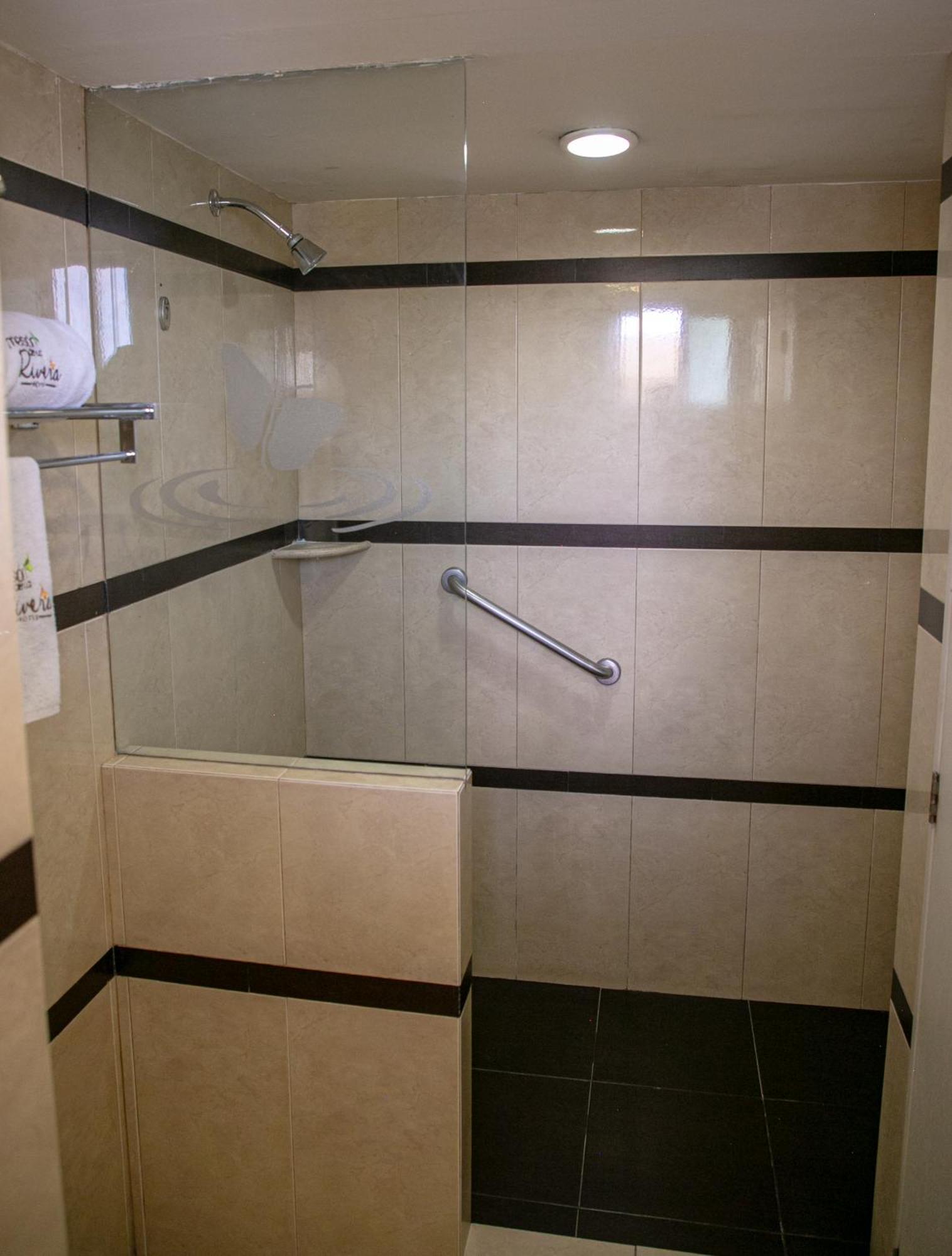 Deluxe Room,1722995232:JPEG