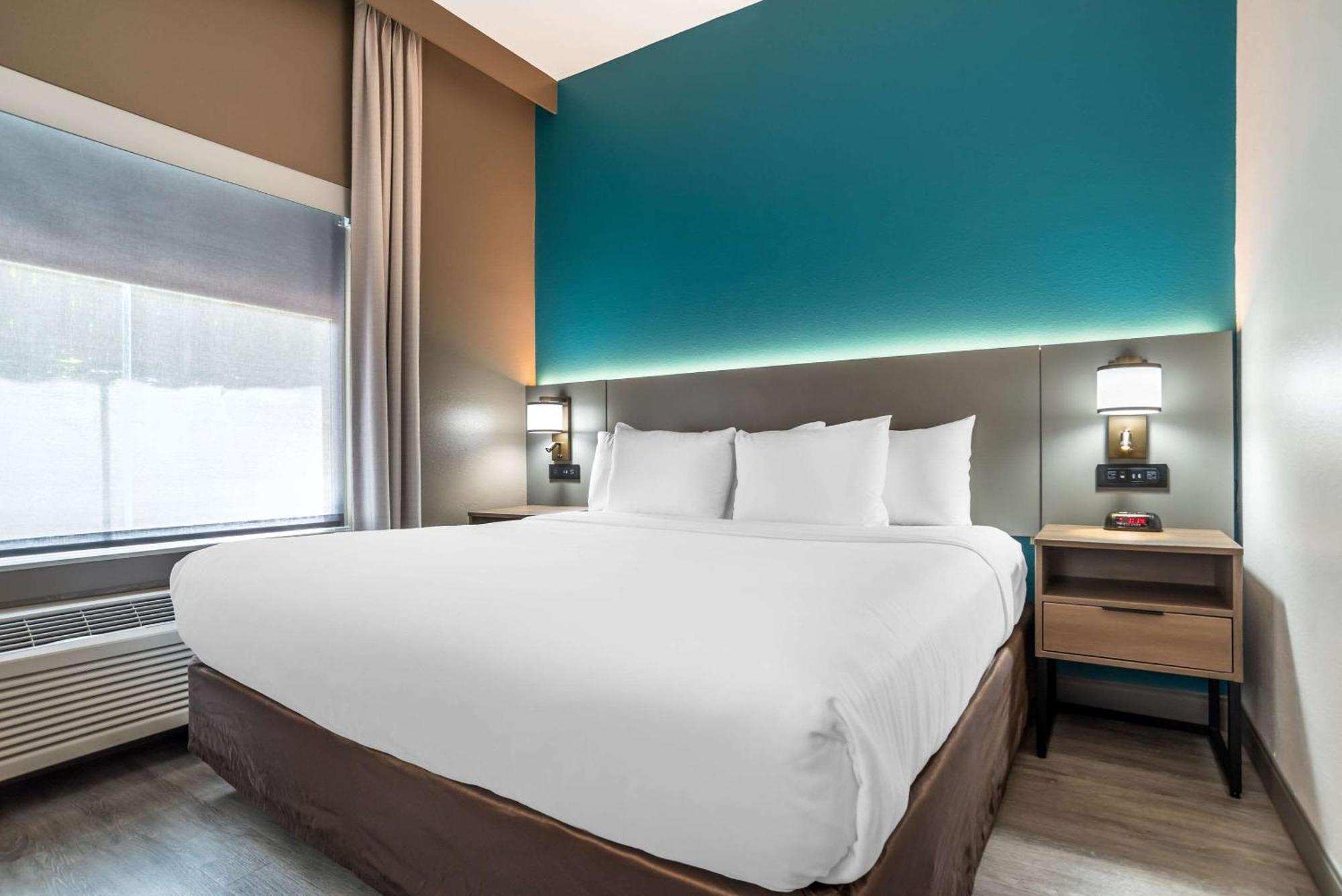 King Room - Accessible/Non-Smoking