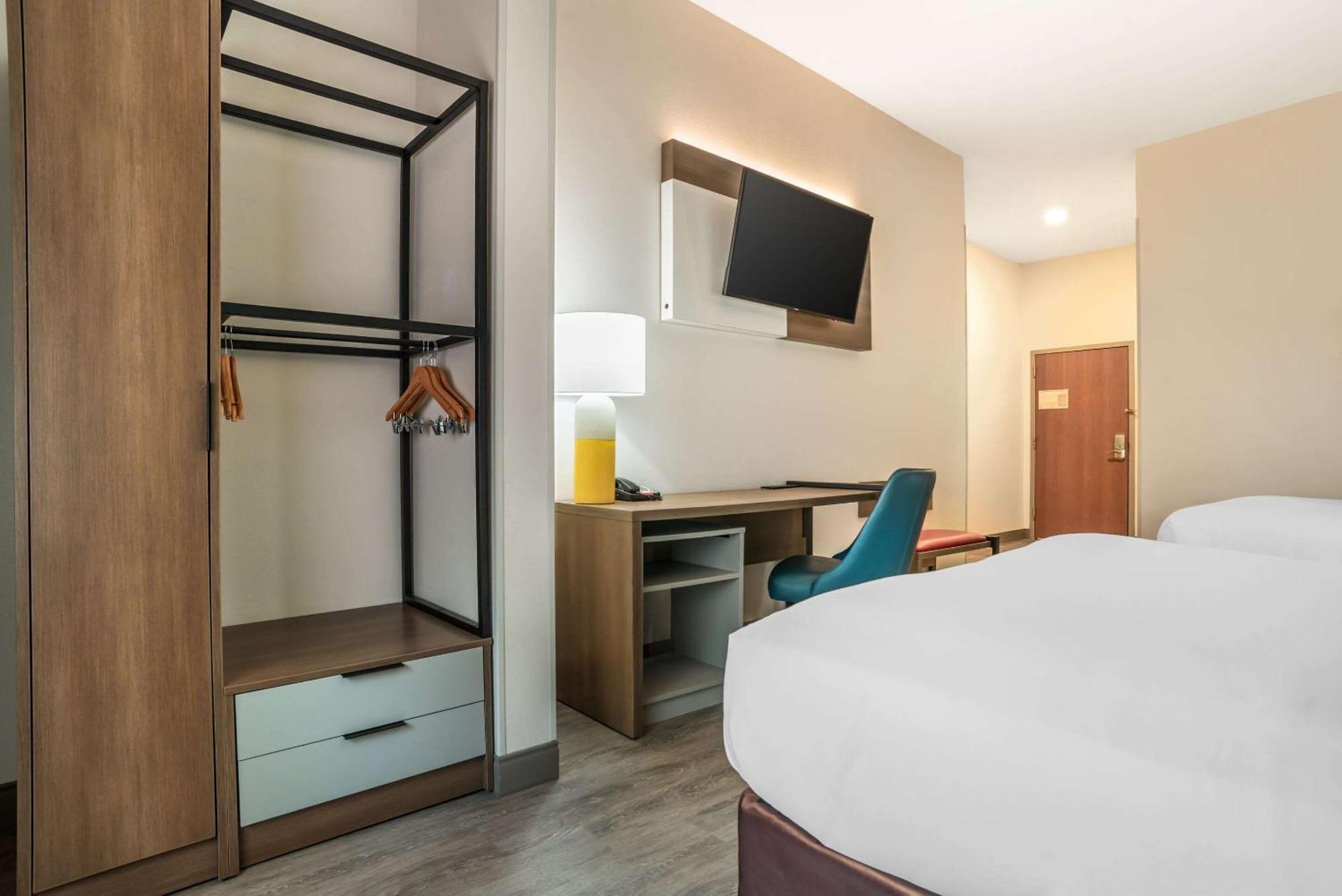 Queen Room with Two Queen Beds - Accessible/Non Smoking
