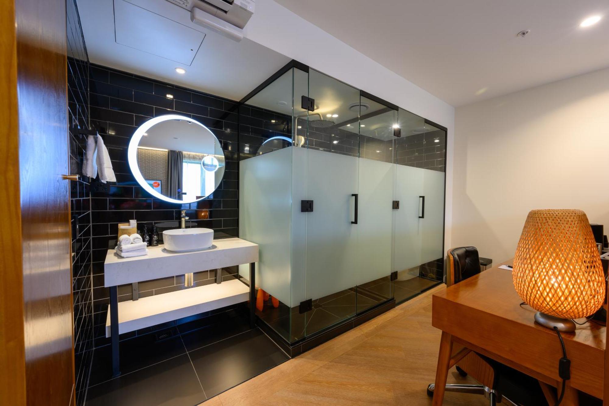 Deluxe Studio