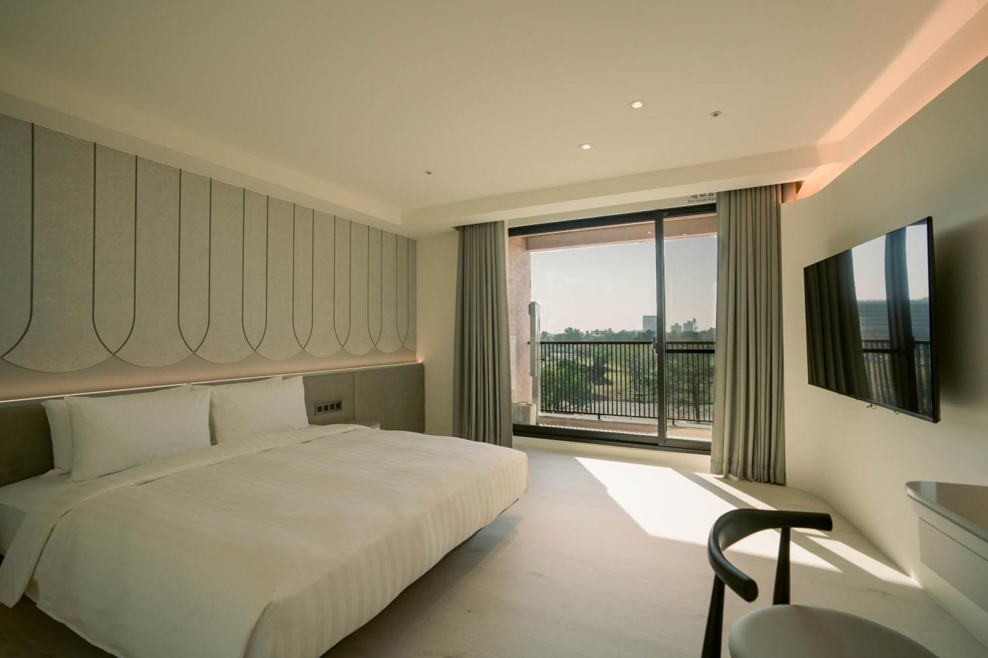 Queen Room with Balcony