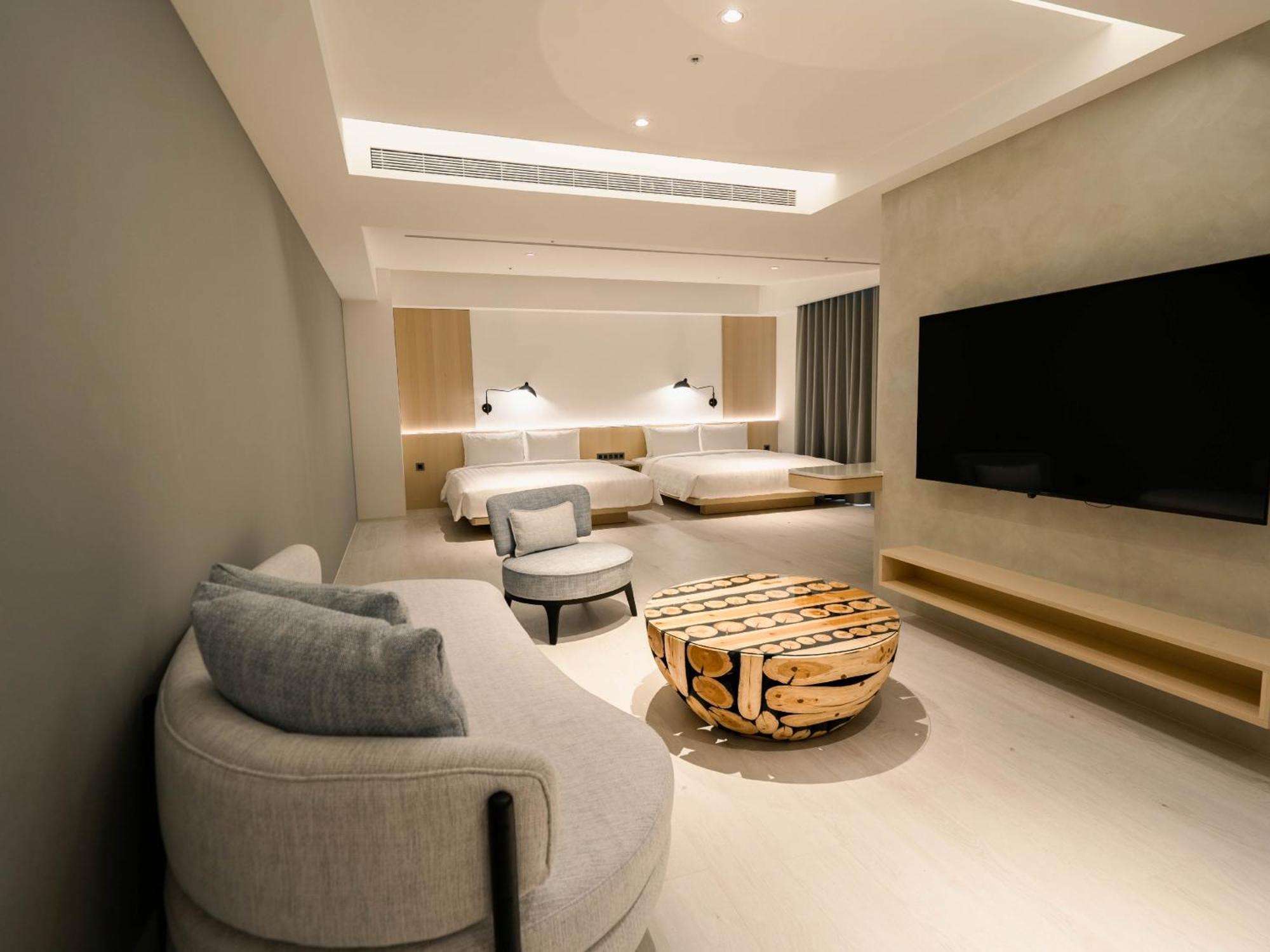 Deluxe Family Room