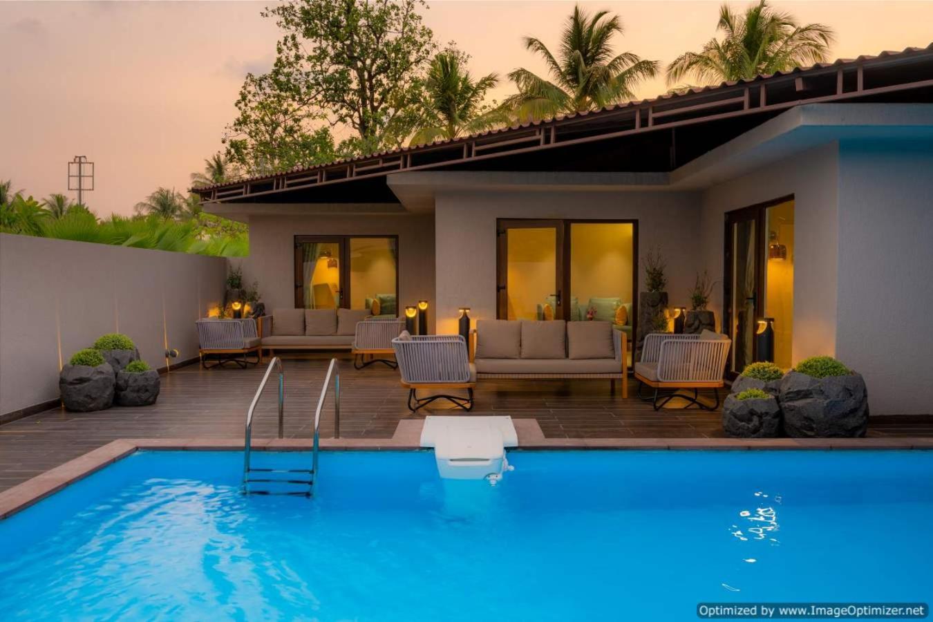 Double Room Pool View