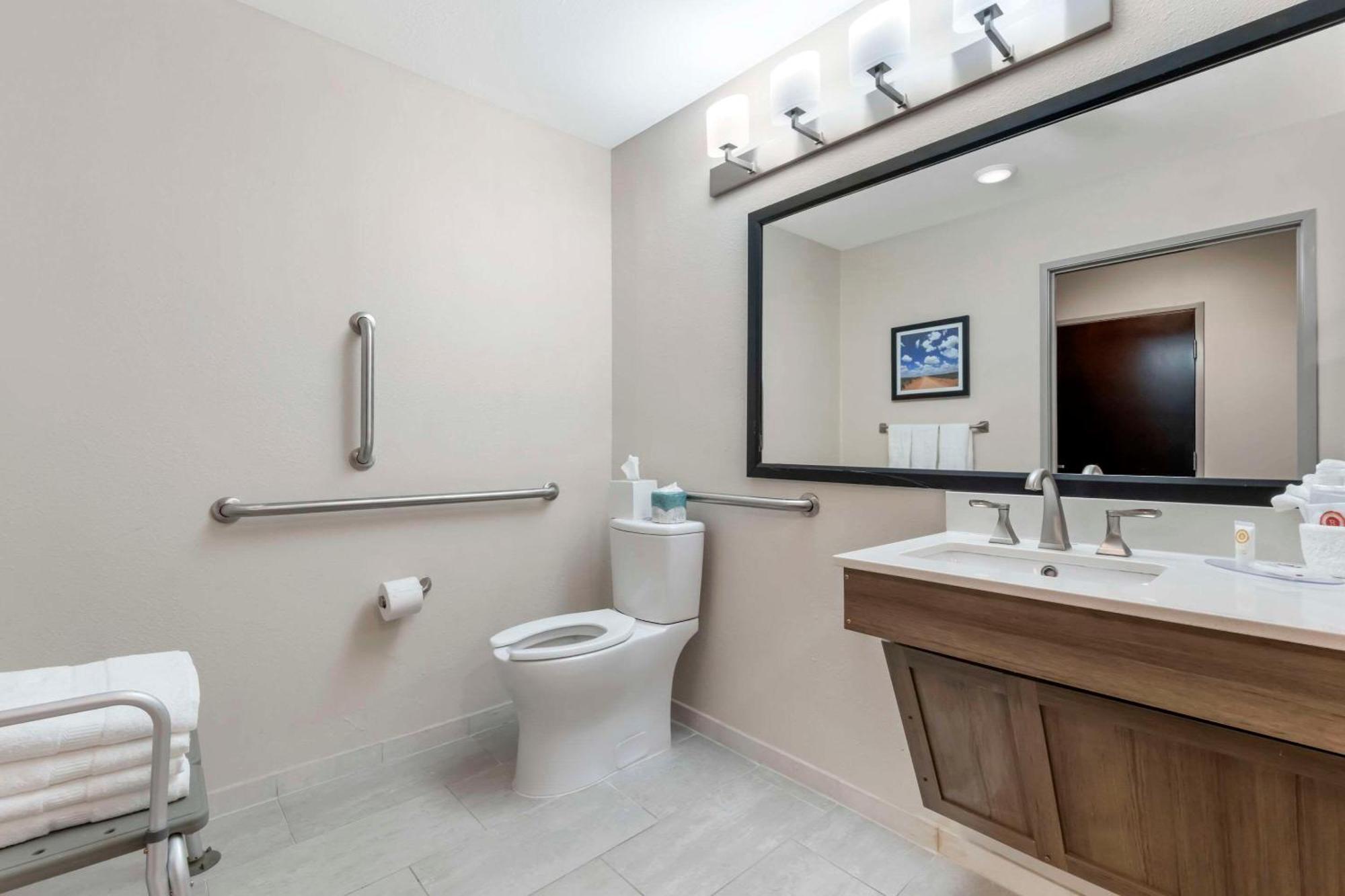 King Room with Tub - Disability Access/Non Smoking