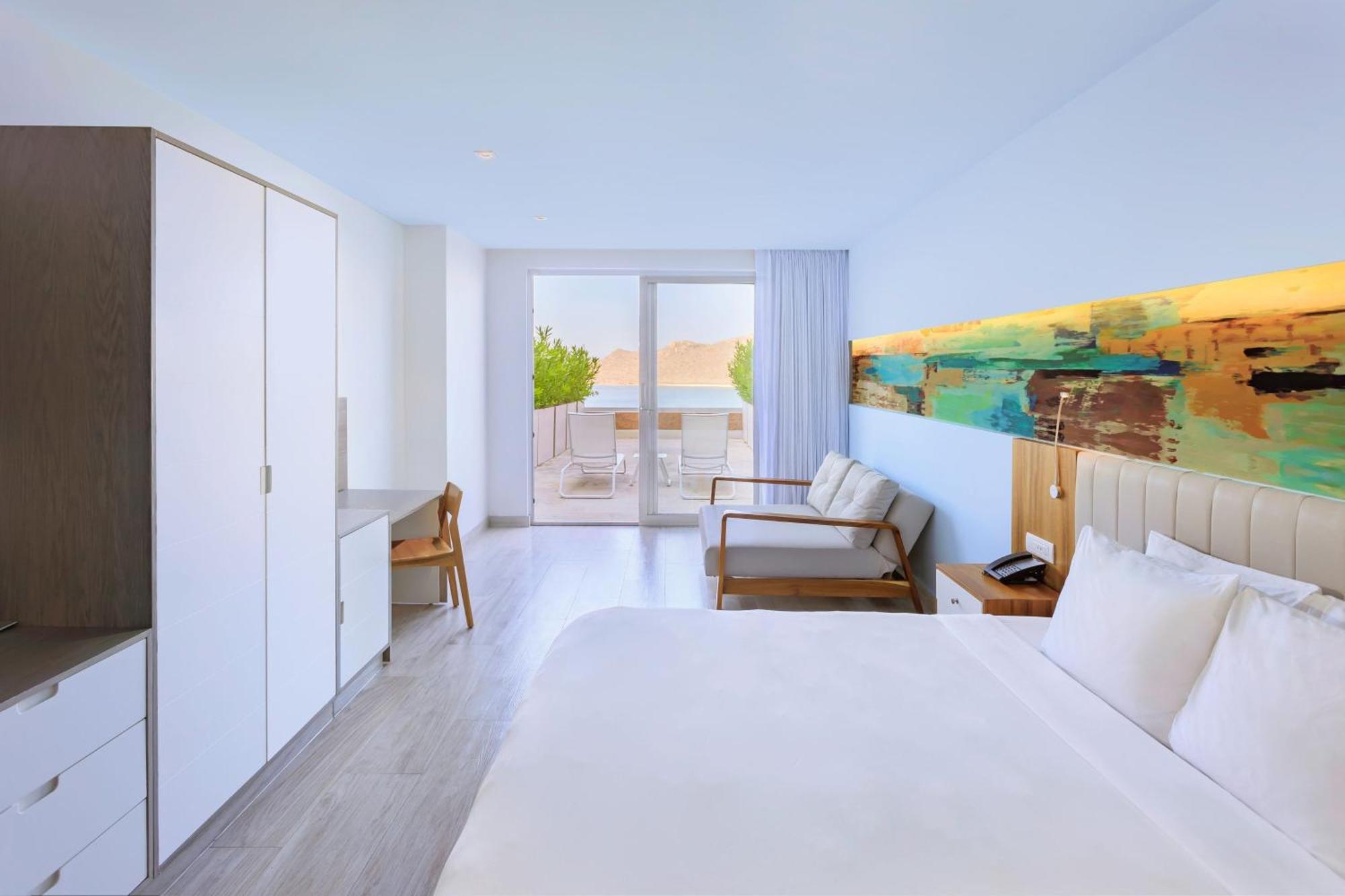 Deluxe King Room with Terrace and Ocean View