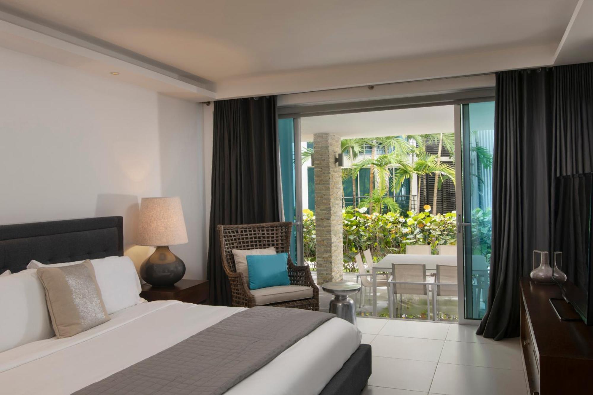 Superior King Room Garden View