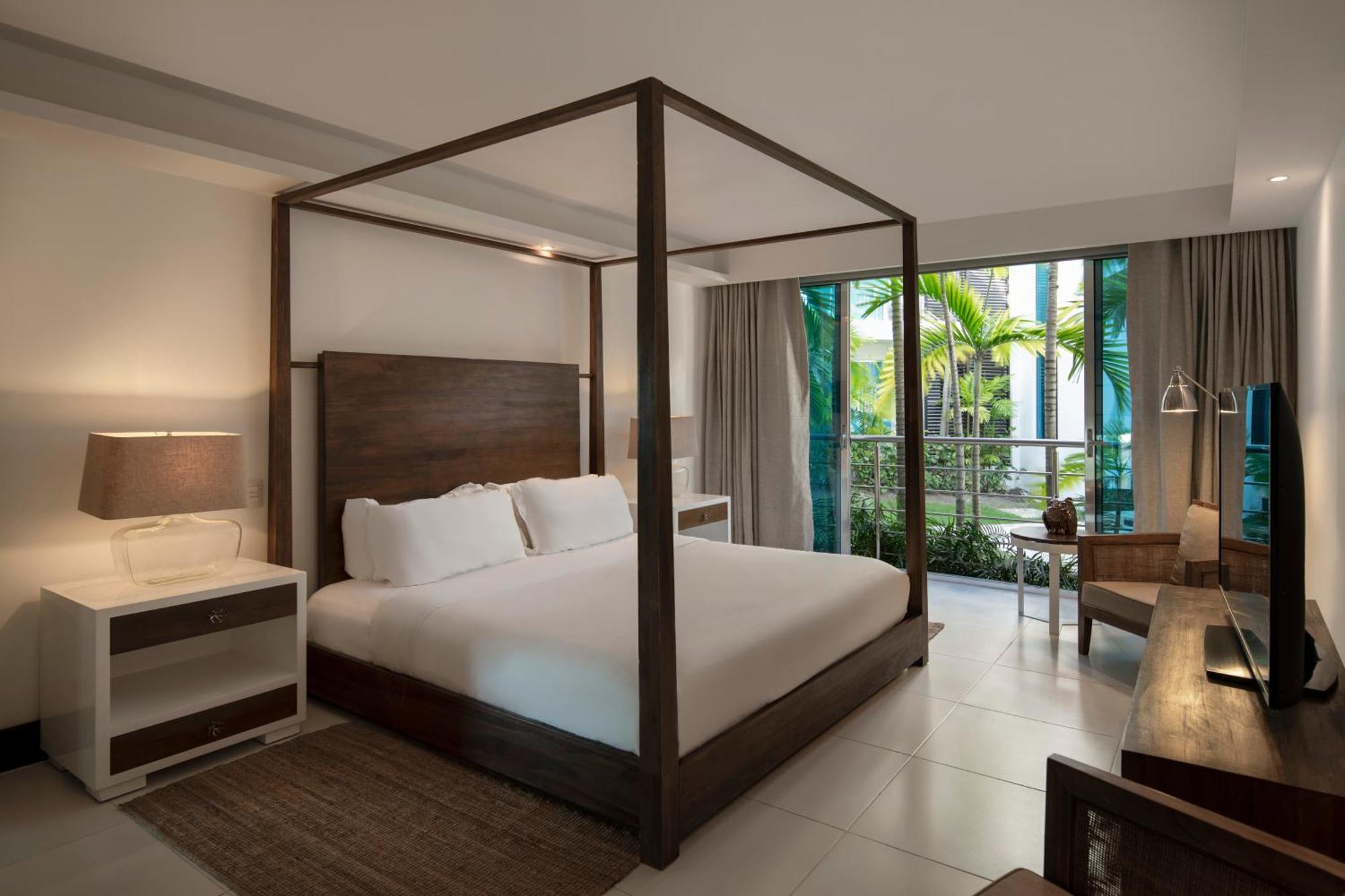 Superior King Room Garden View