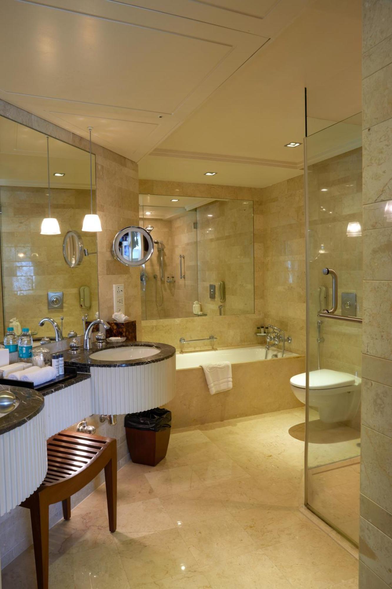 Executive Suite Bathtub Complimentary Airport transfer Lounge Accesscomplimentary usage of meeting room two hours per