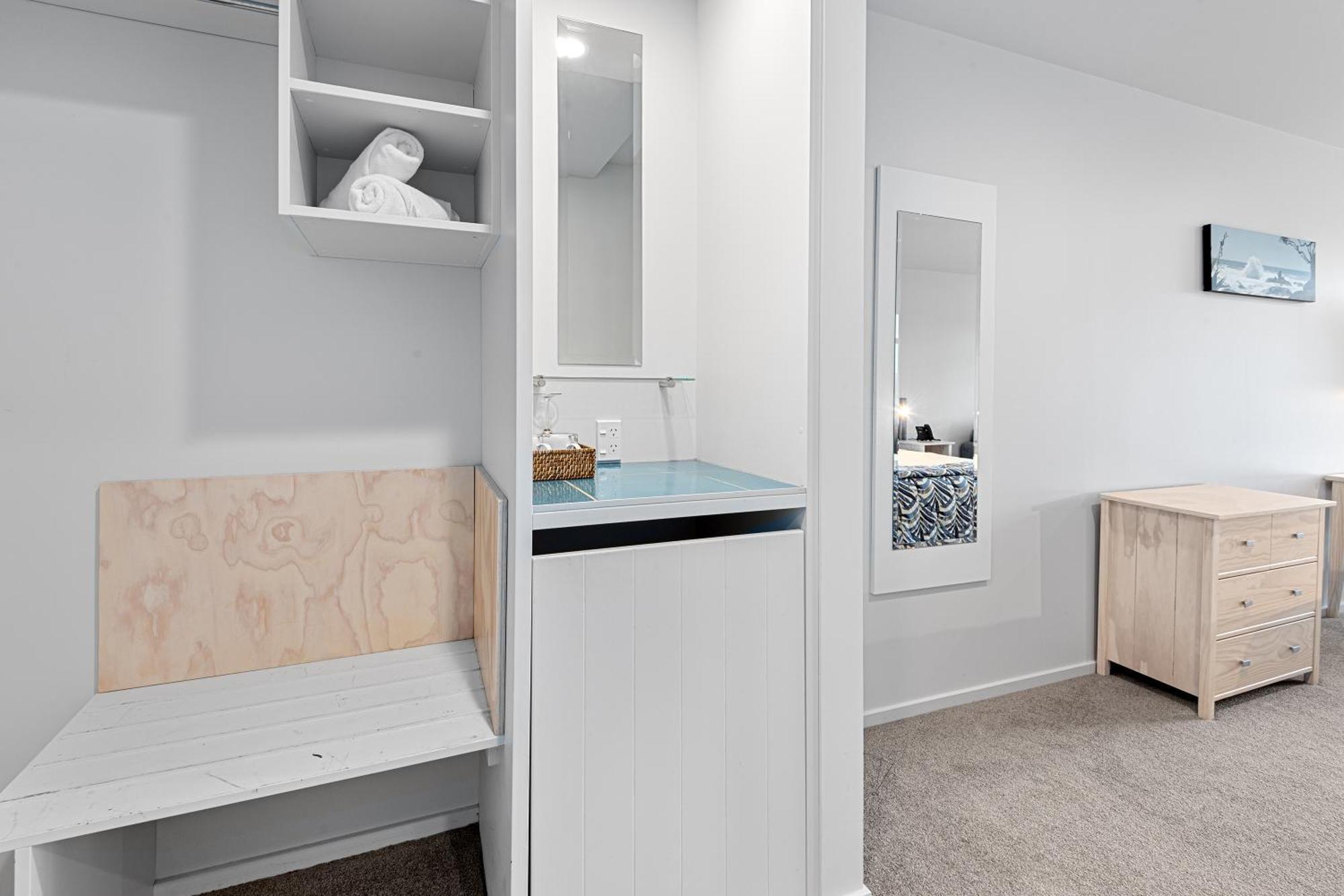 Deluxe King Room with Balcony - Non Smoking