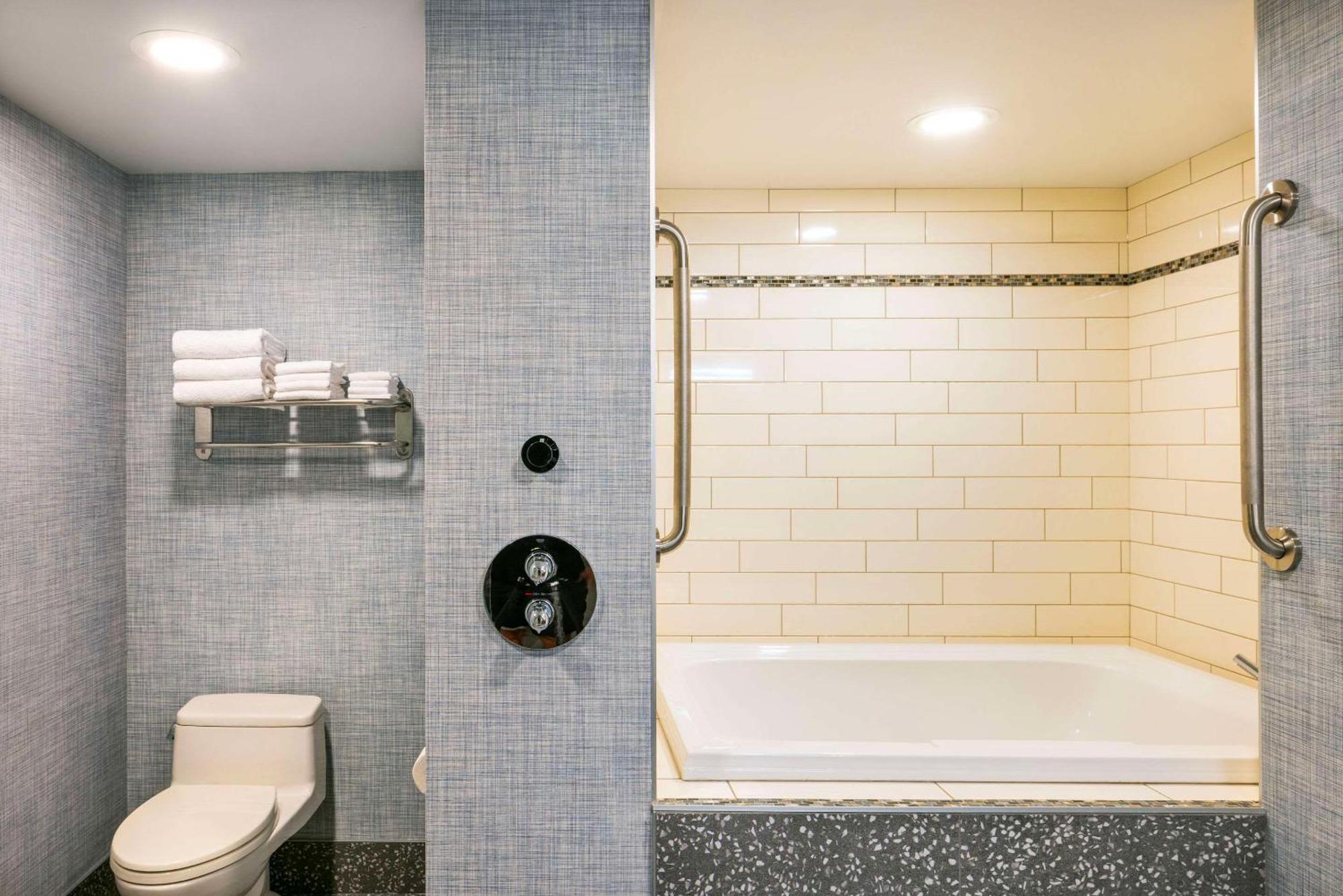 Chambre Lit King-Size avec Baignoire Spa