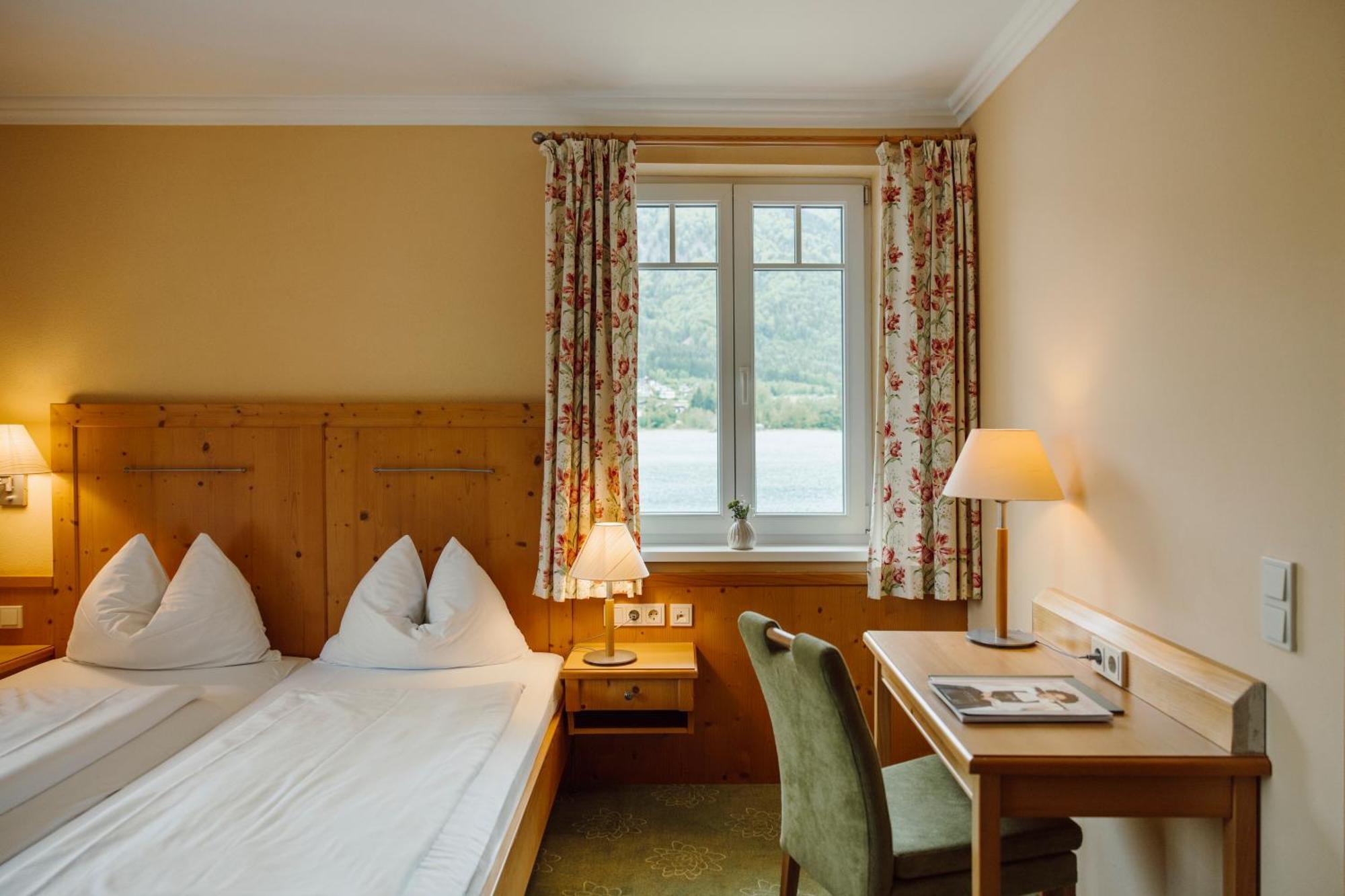 Double Room Lake View,1610216753:JPEG
