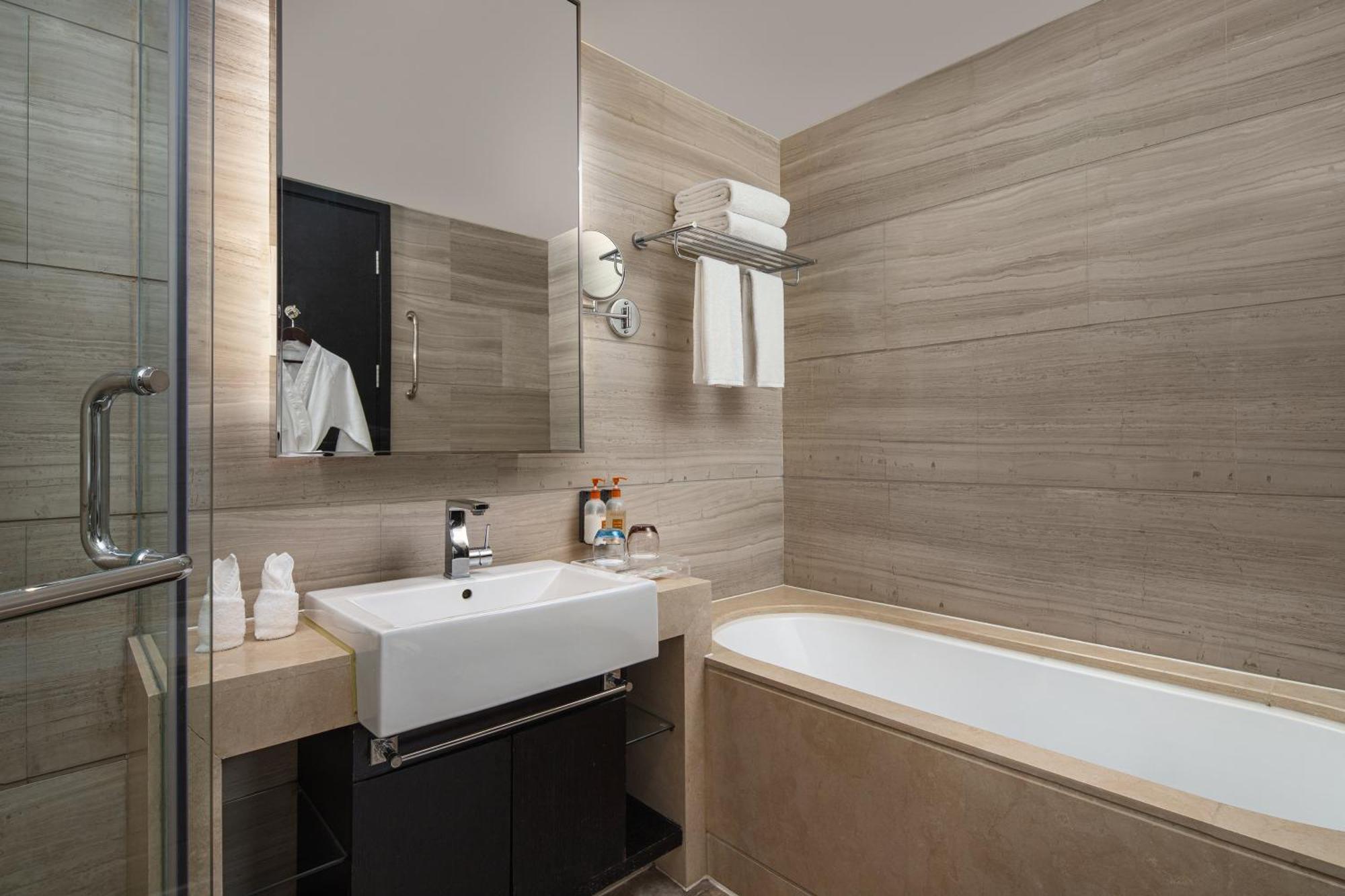 Premium Twin Room with Lake View - Lounge Access
