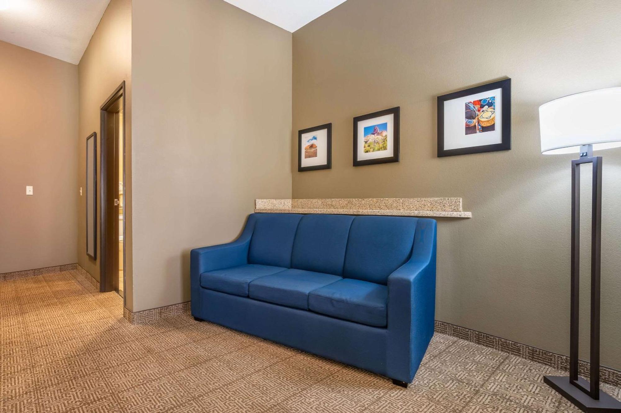 King Suite - Disability Access/Non-Smoking