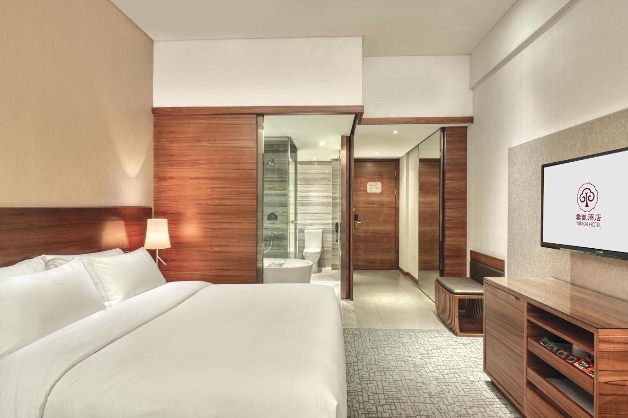 Deluxe Queen Room