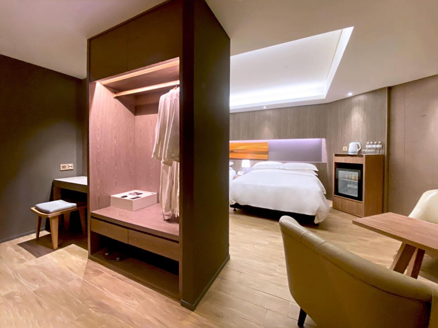 Quadruple Room Bath