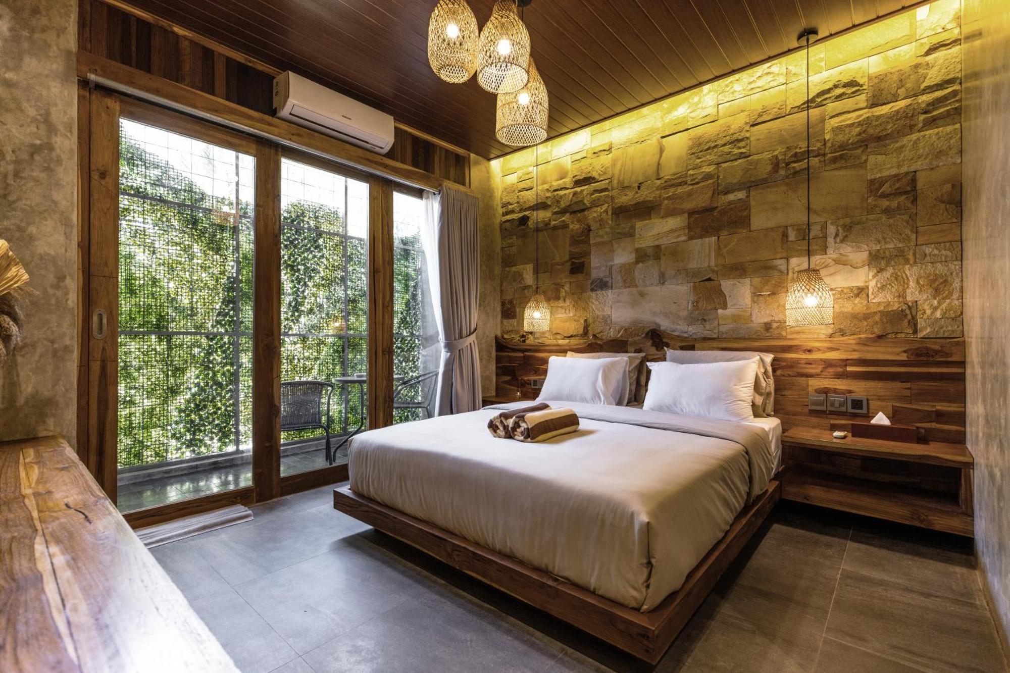 Superior Double Room (No View, Roadside)