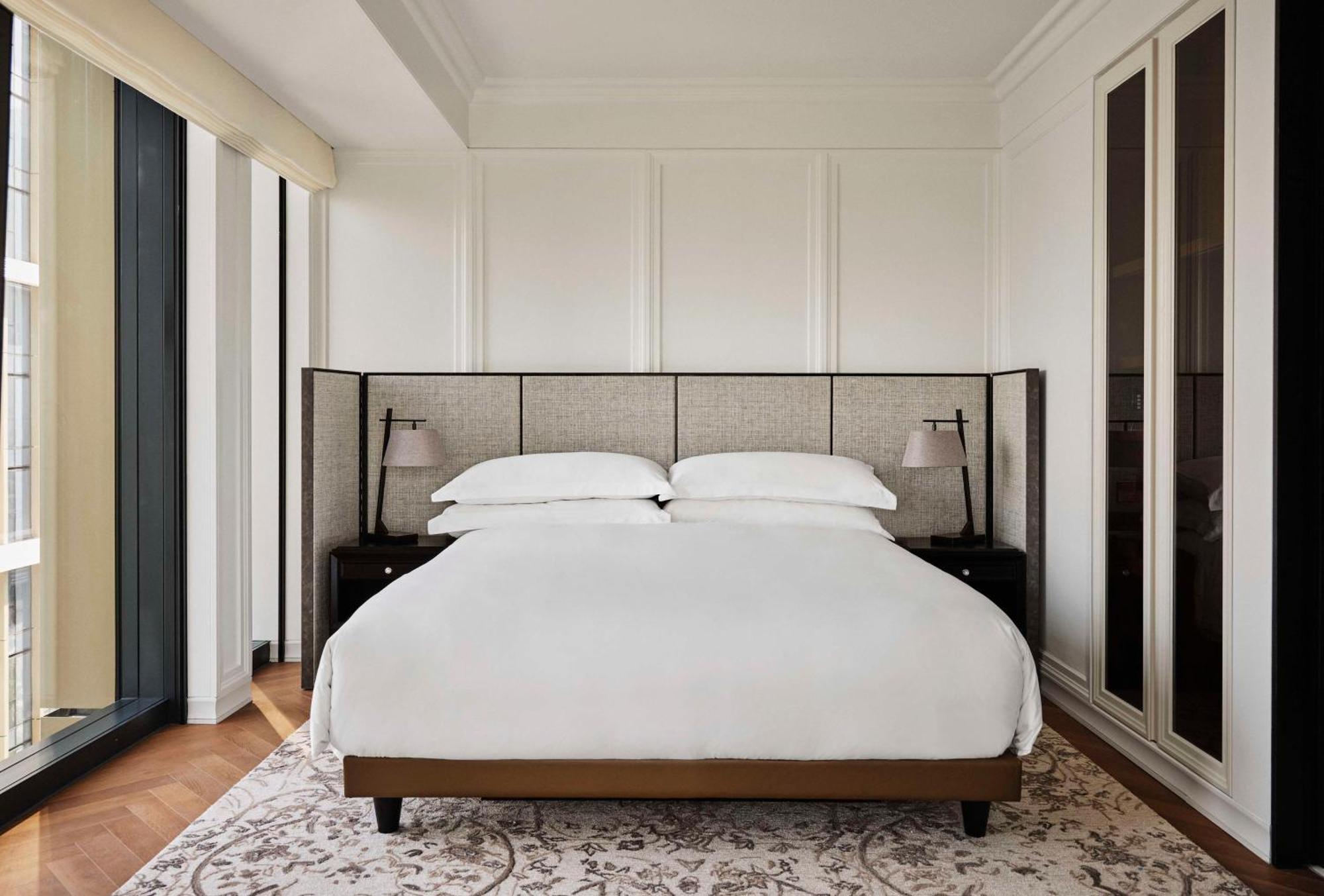 Habitación Esquinera con cama extragrande y vistas al río