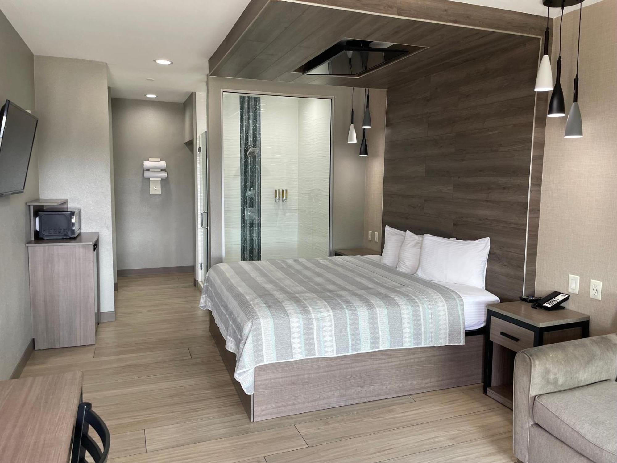 Superior King Suite,1613394677:JPEG
