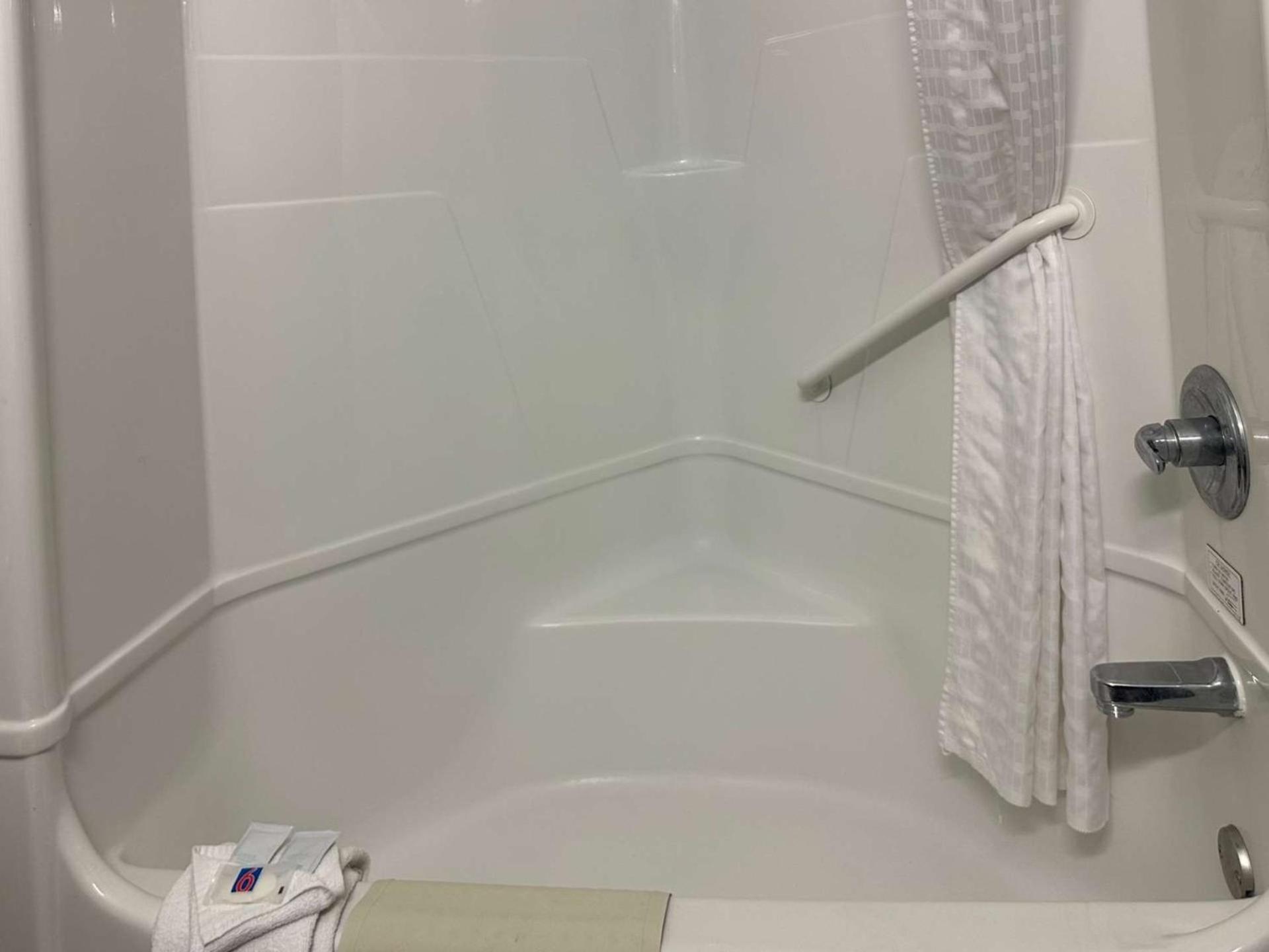 Deluxe Quadruple Room Non-Smoking,1613426682:JPEG
