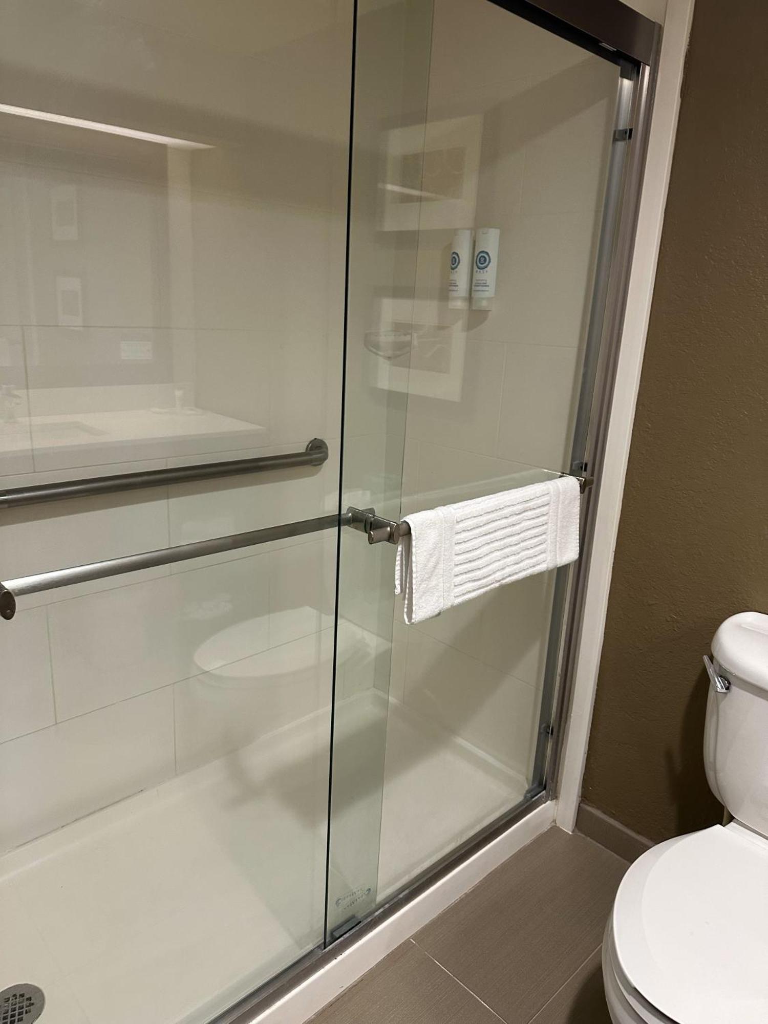 King Suite Upgrade - Accessible/Non-Smoking