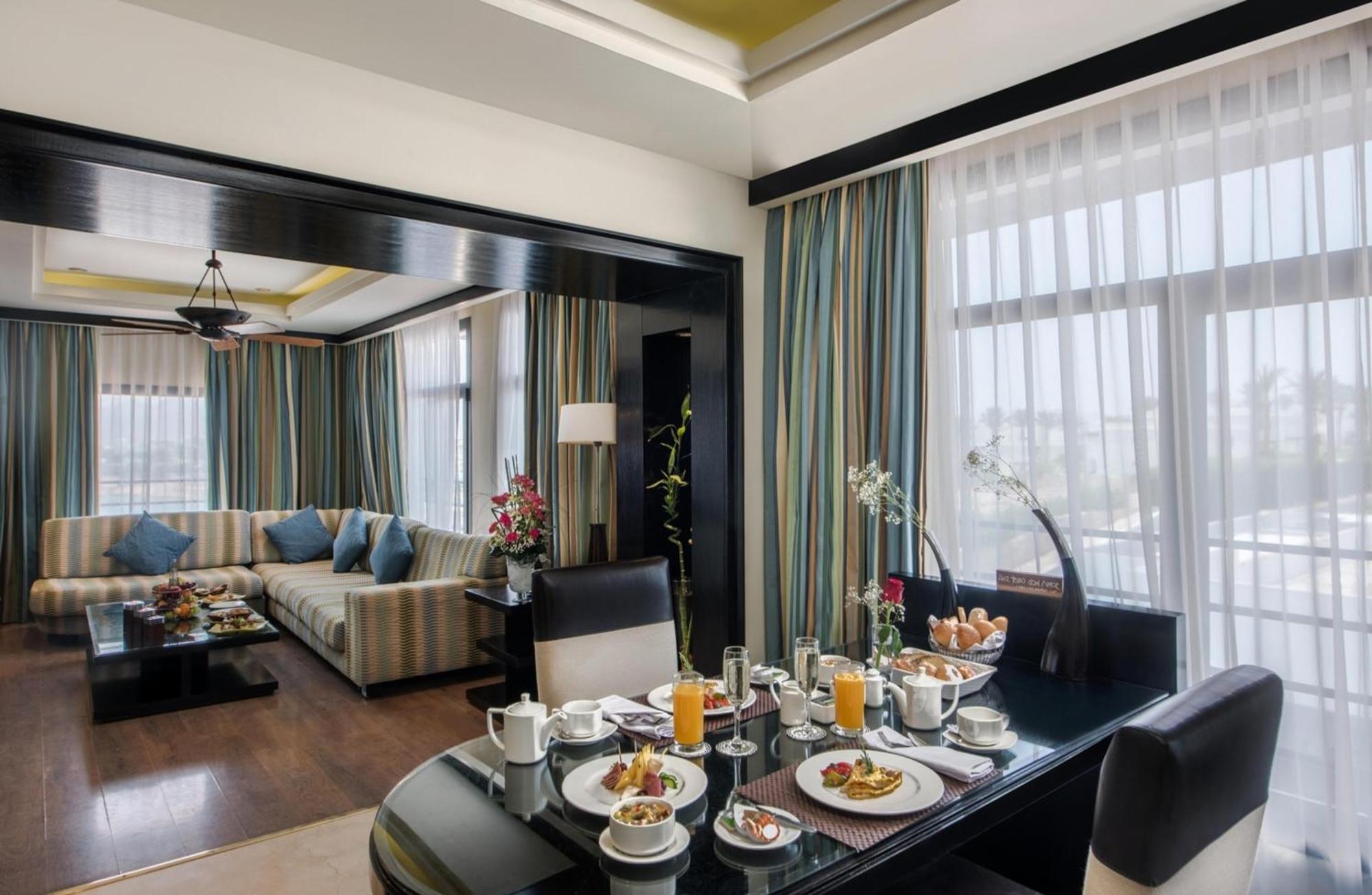 Executive Suite,1614796083:JPEG