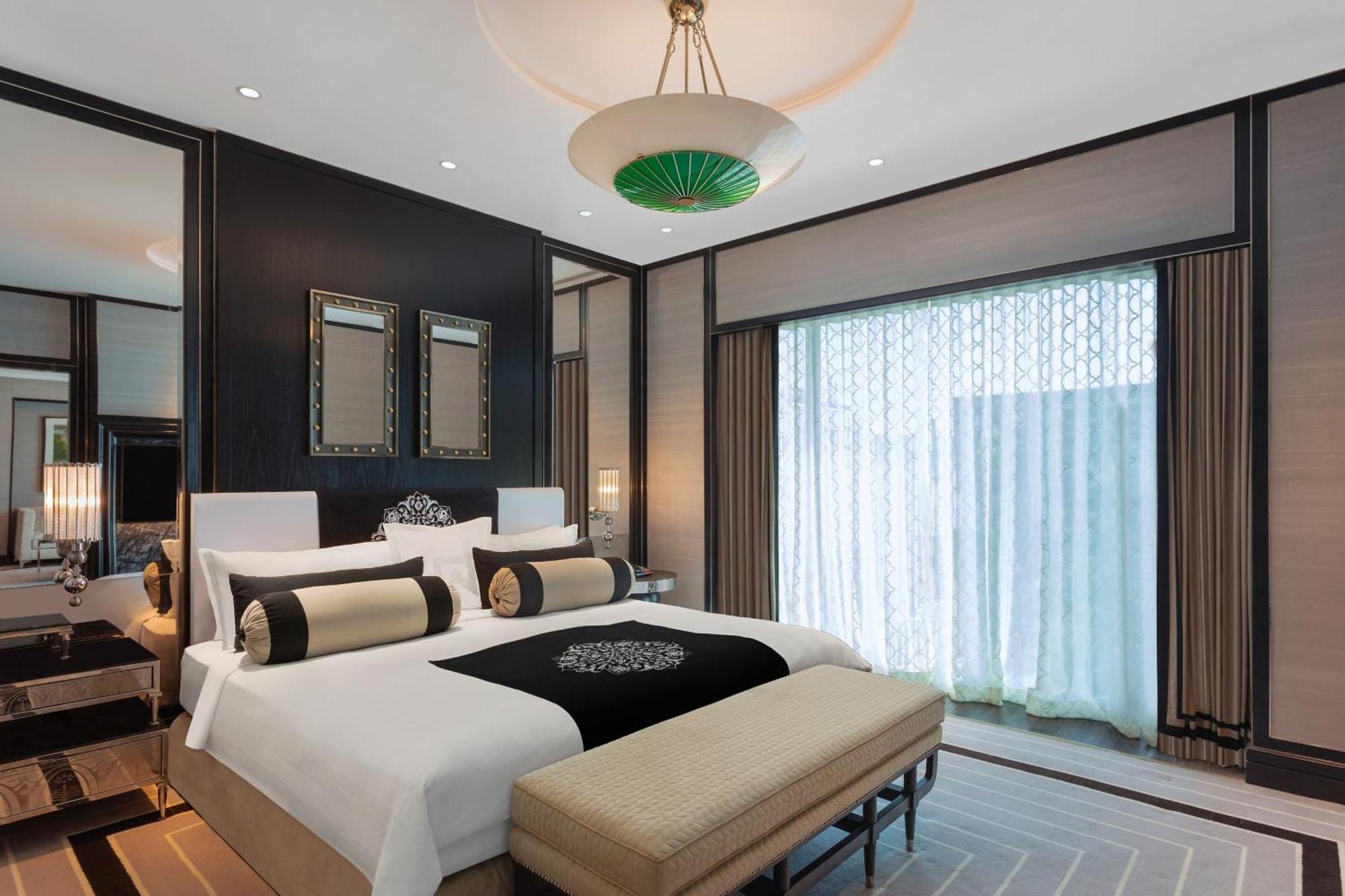 One-Bedroom Deluxe Suite City View Club Level