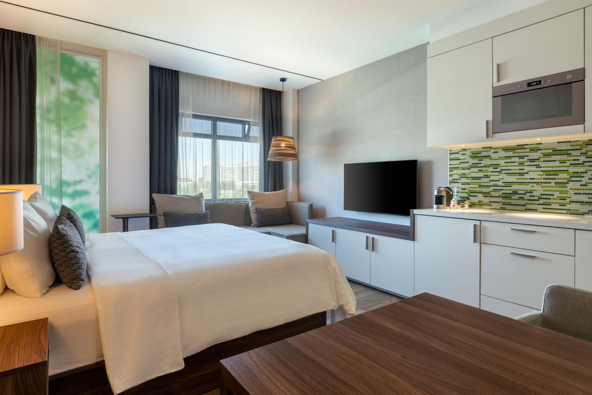 Studio 1 Kingsize Bed