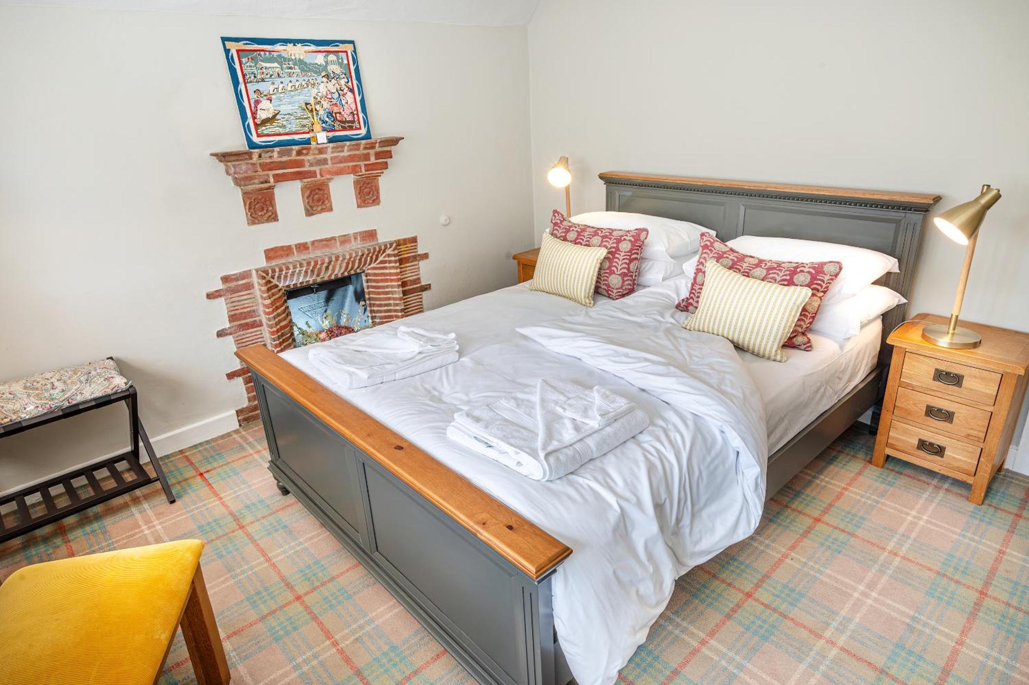 Deluxe Double Room with Shower