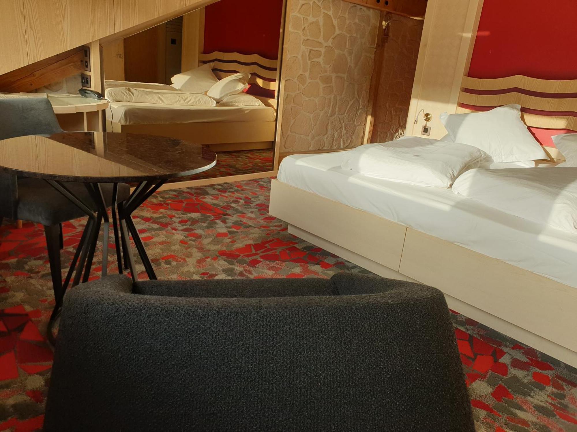 Deluxe Room,1616420439:JPEG