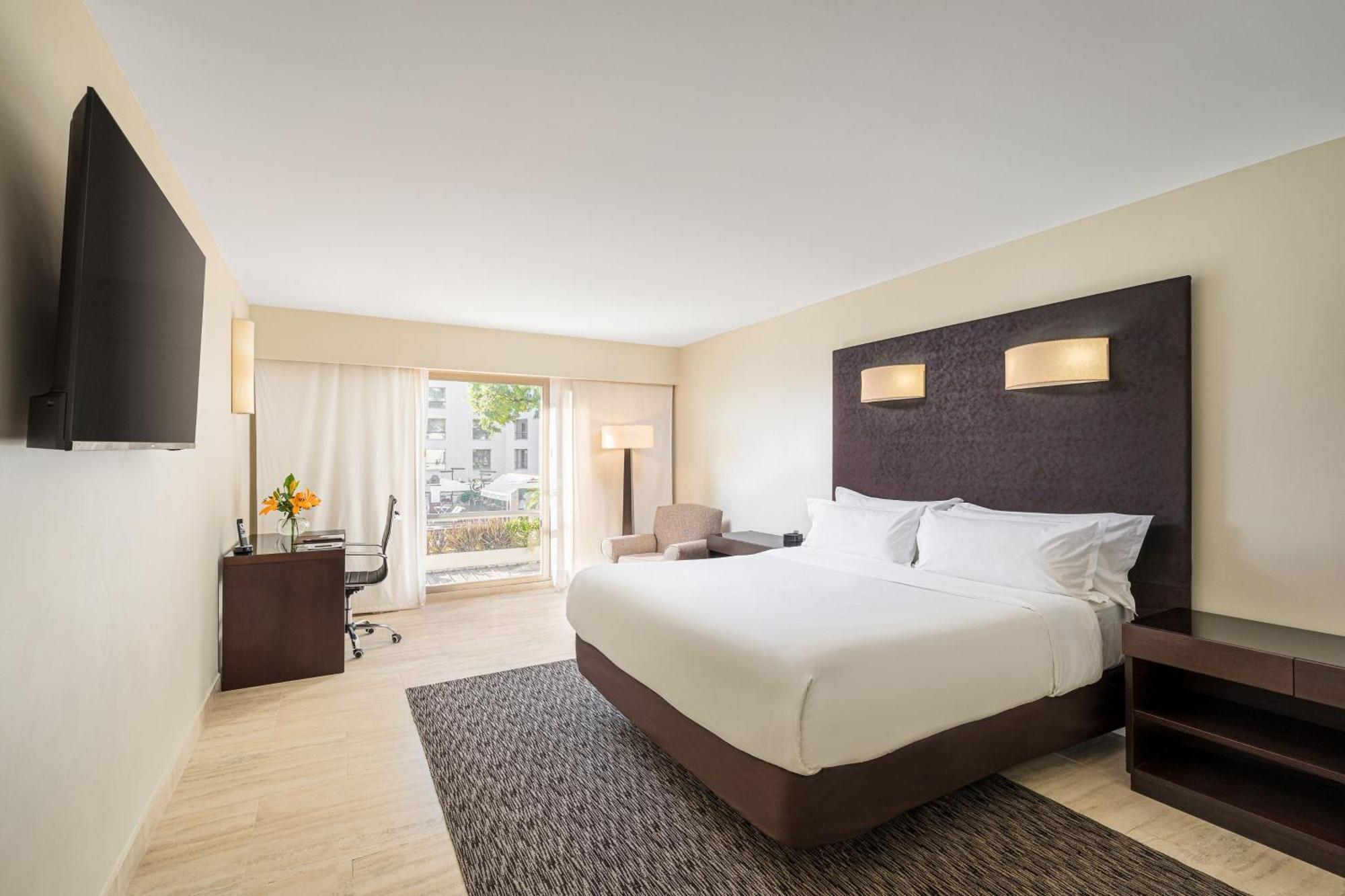 CLUB, Club lounge access, Suite, 1 King