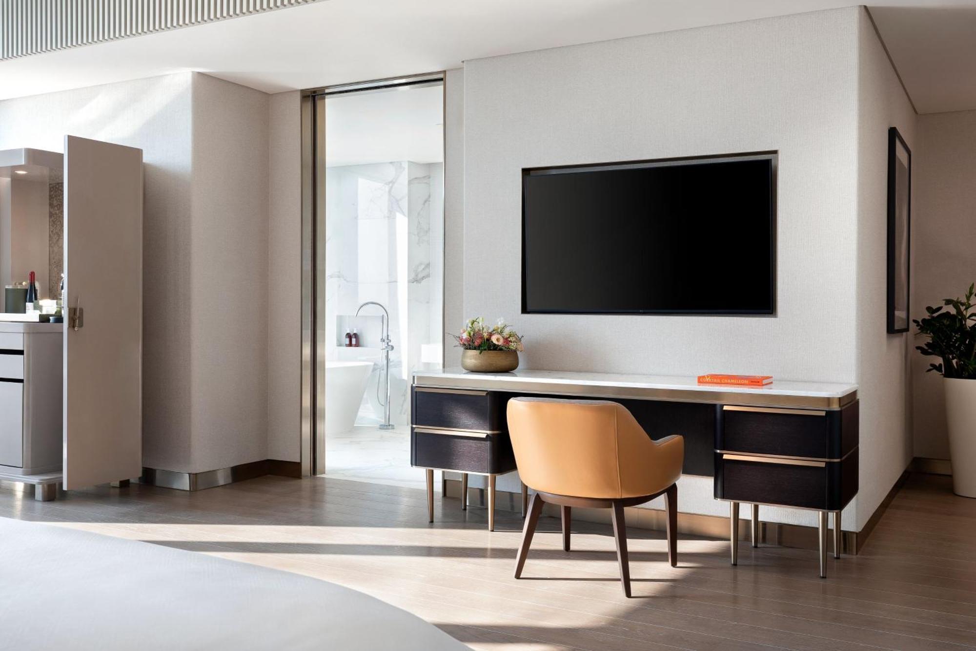 St. Regis Junior King Suite with River View
