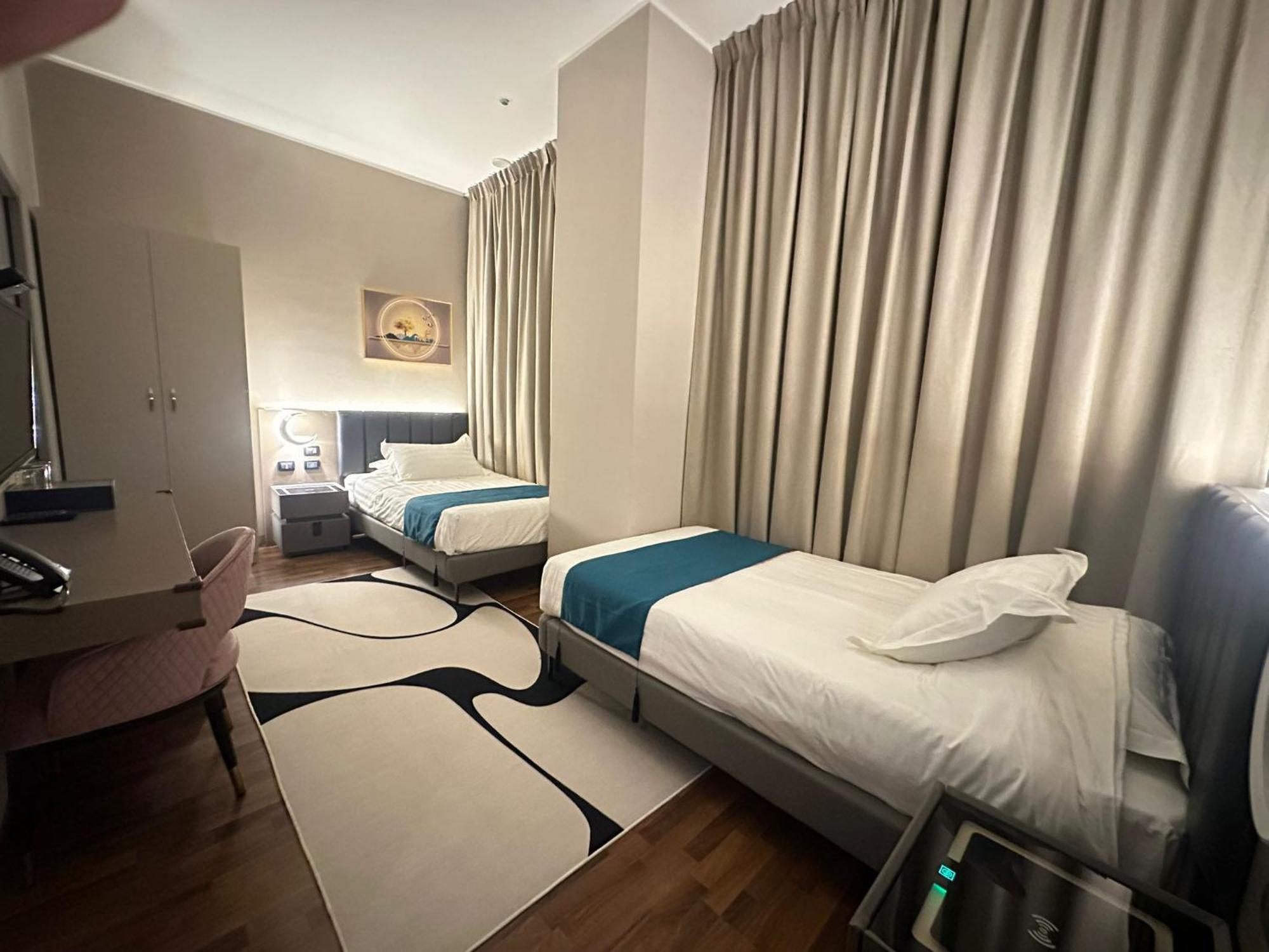 Twin Room,1622397132:JPEG
