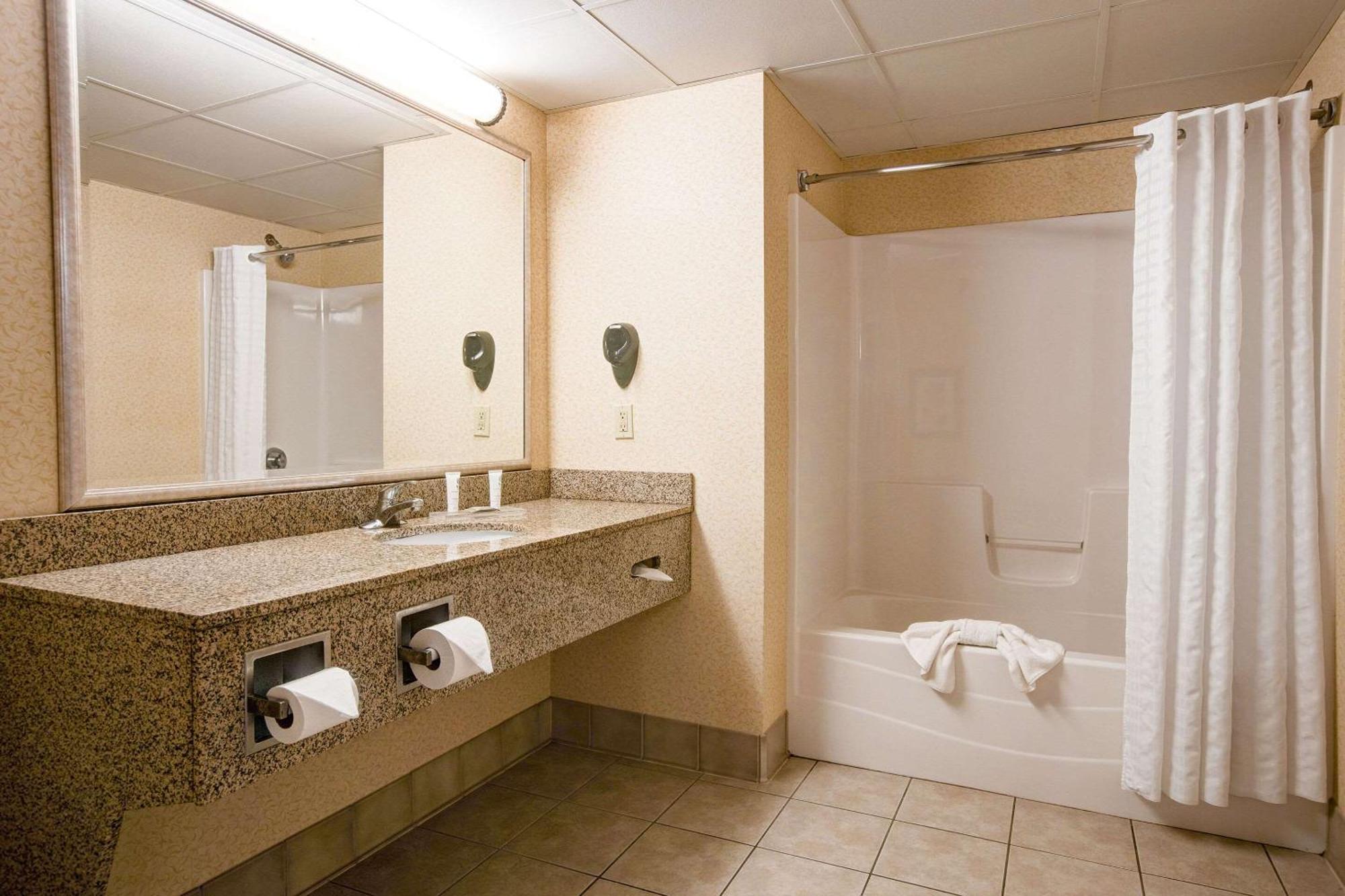 Queen Suite with Two Queen Beds - Non Smoking