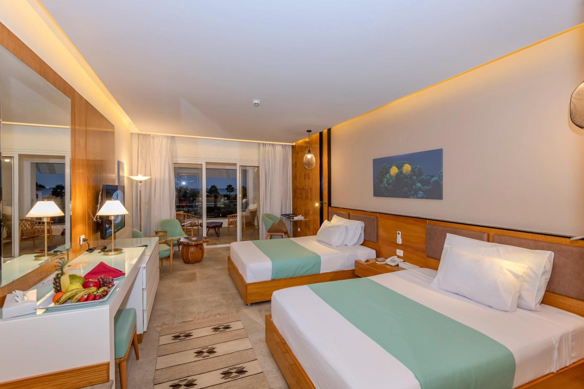 Twin Room 2 Full Beds Partial Sea View,1618314366:JPEG