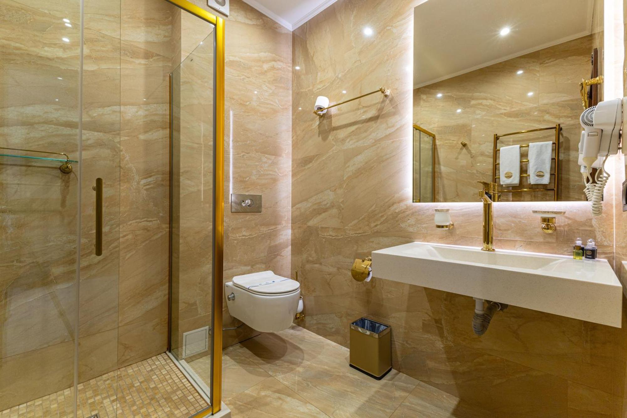 Suite with Spa Access