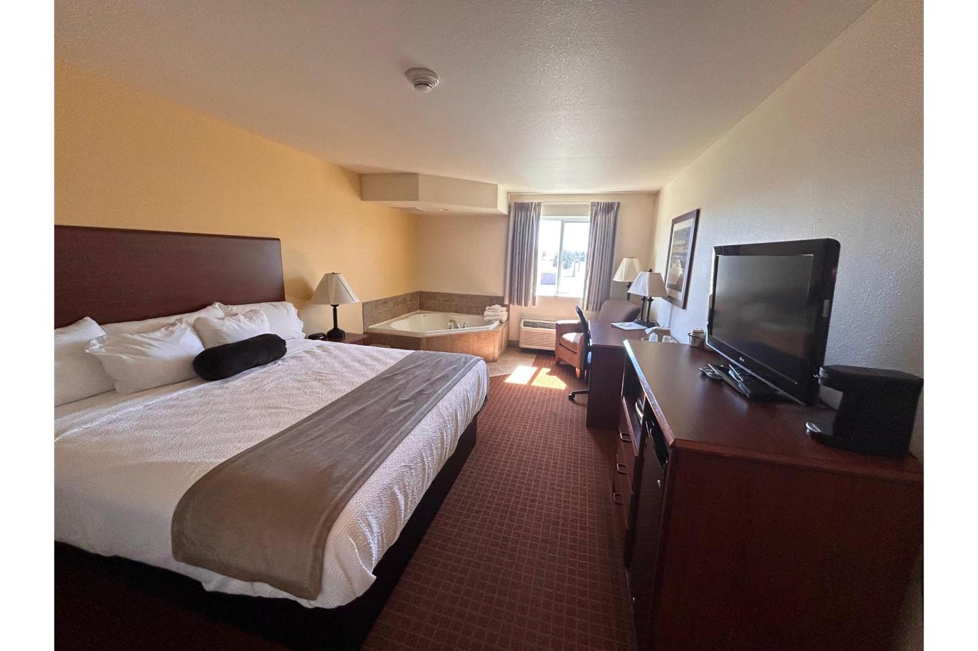 1 Suite King Bed Non-Smoking Jacuzzi Tub
