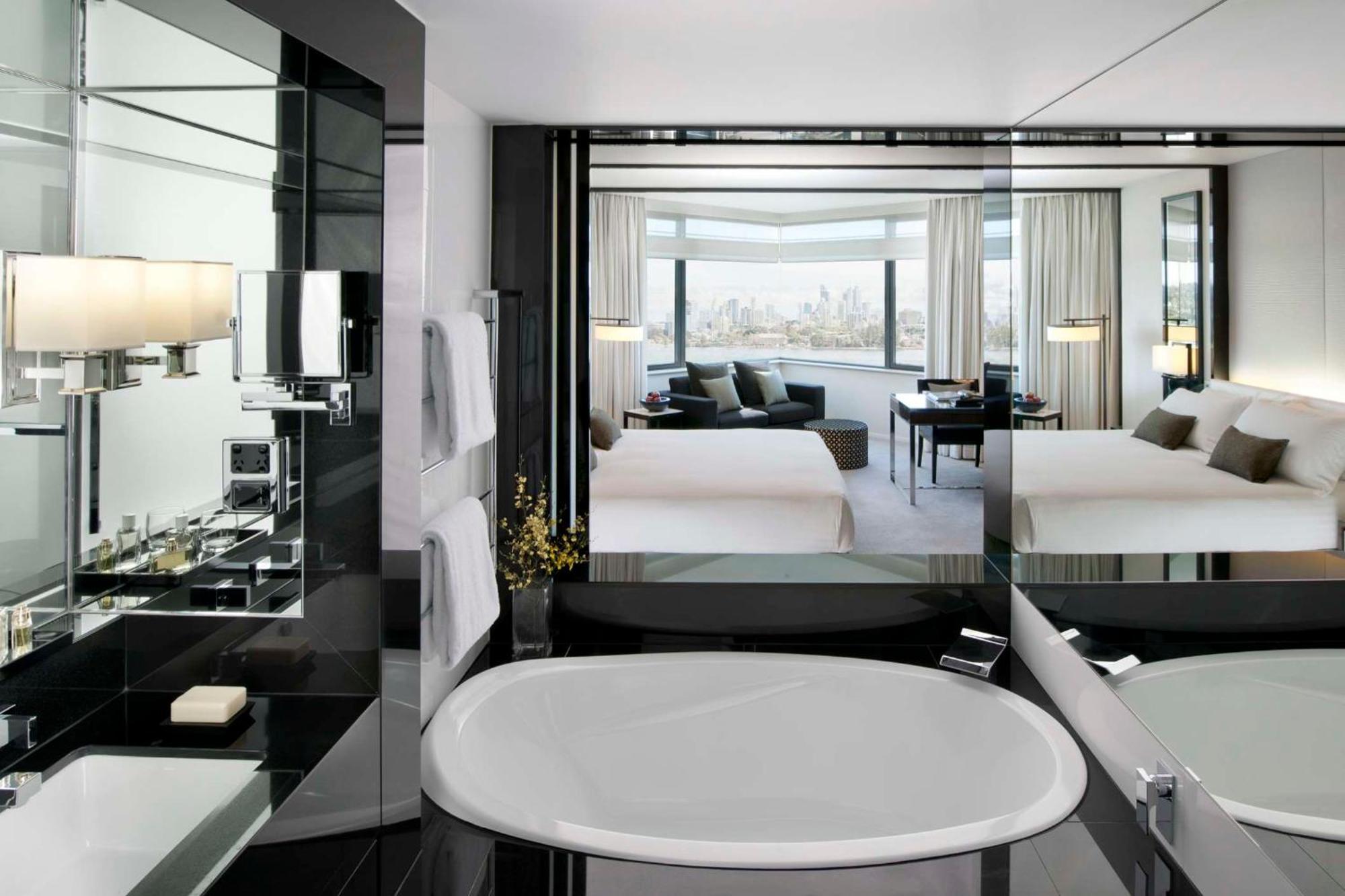 Luxe Zimmer mit Kingsize-Bett und Aussicht