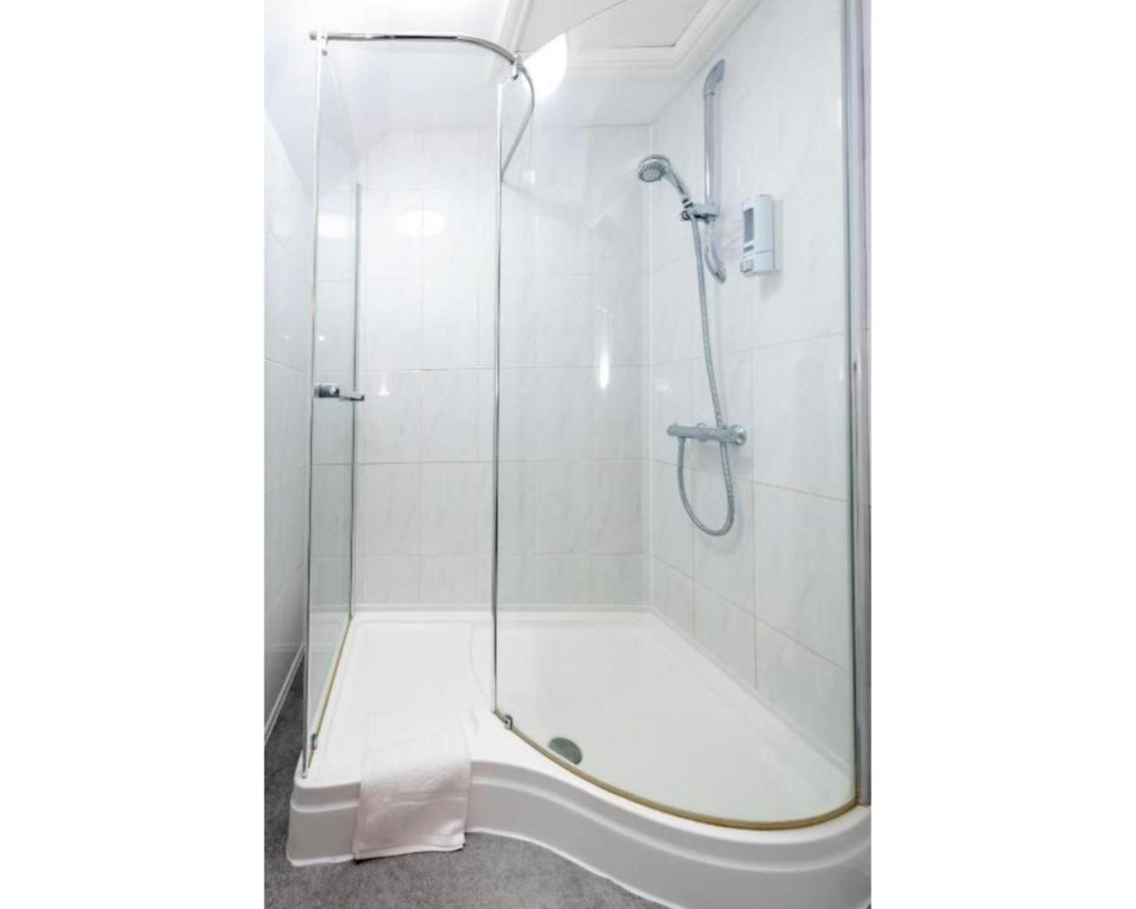 Twin Room with Private Bathroom