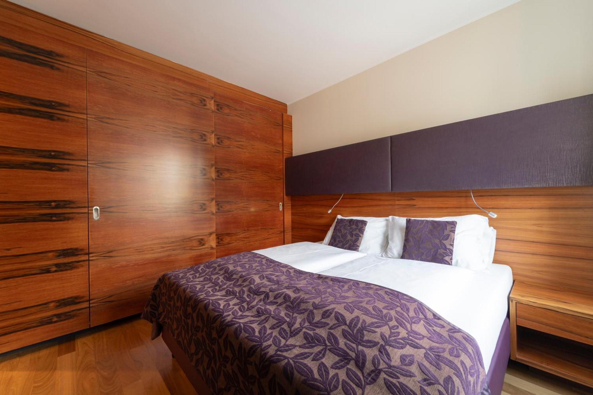 One-Bedroom Apartment with Balcony