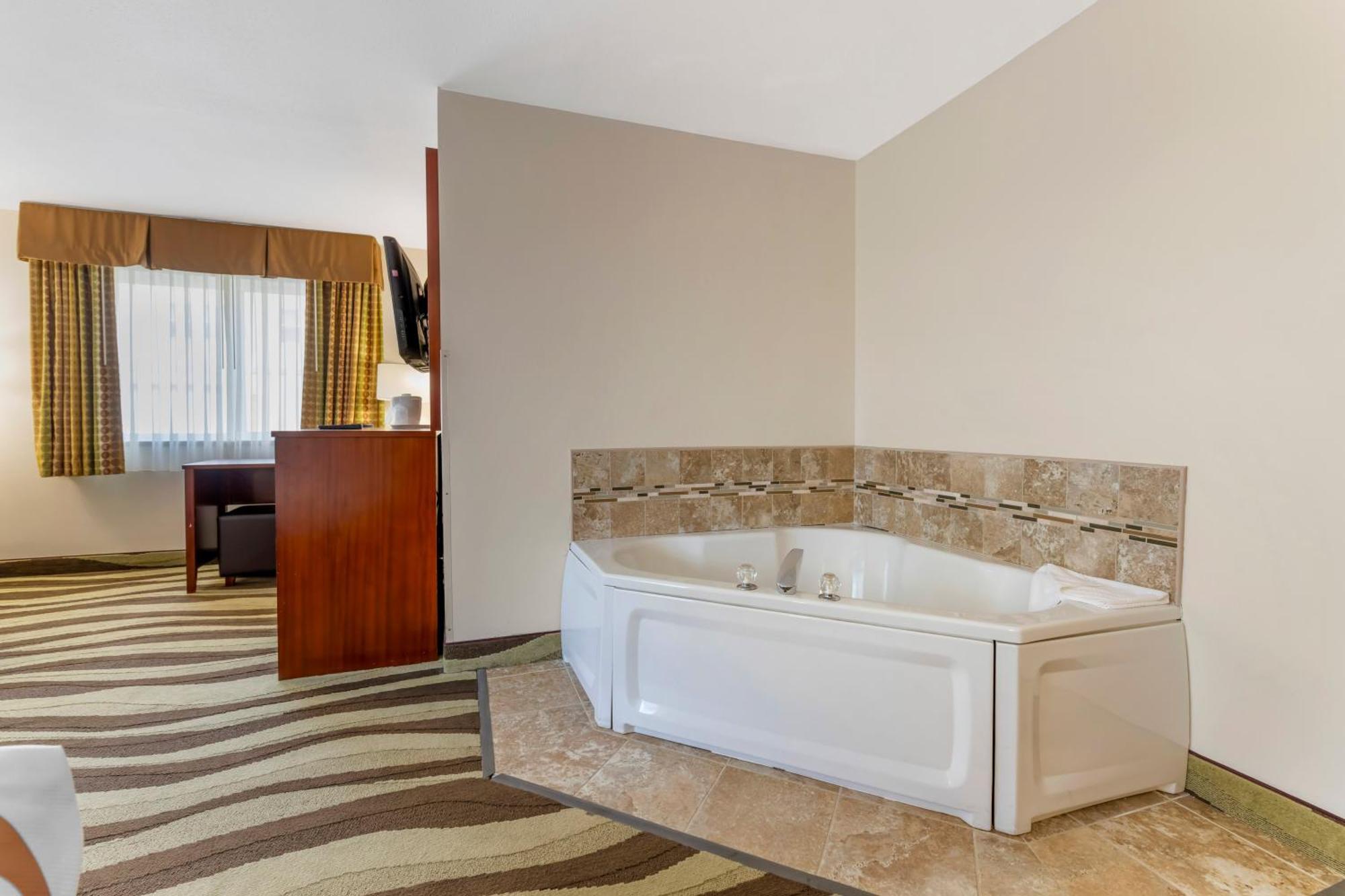 King Suite - Accessible/Non-Smoking