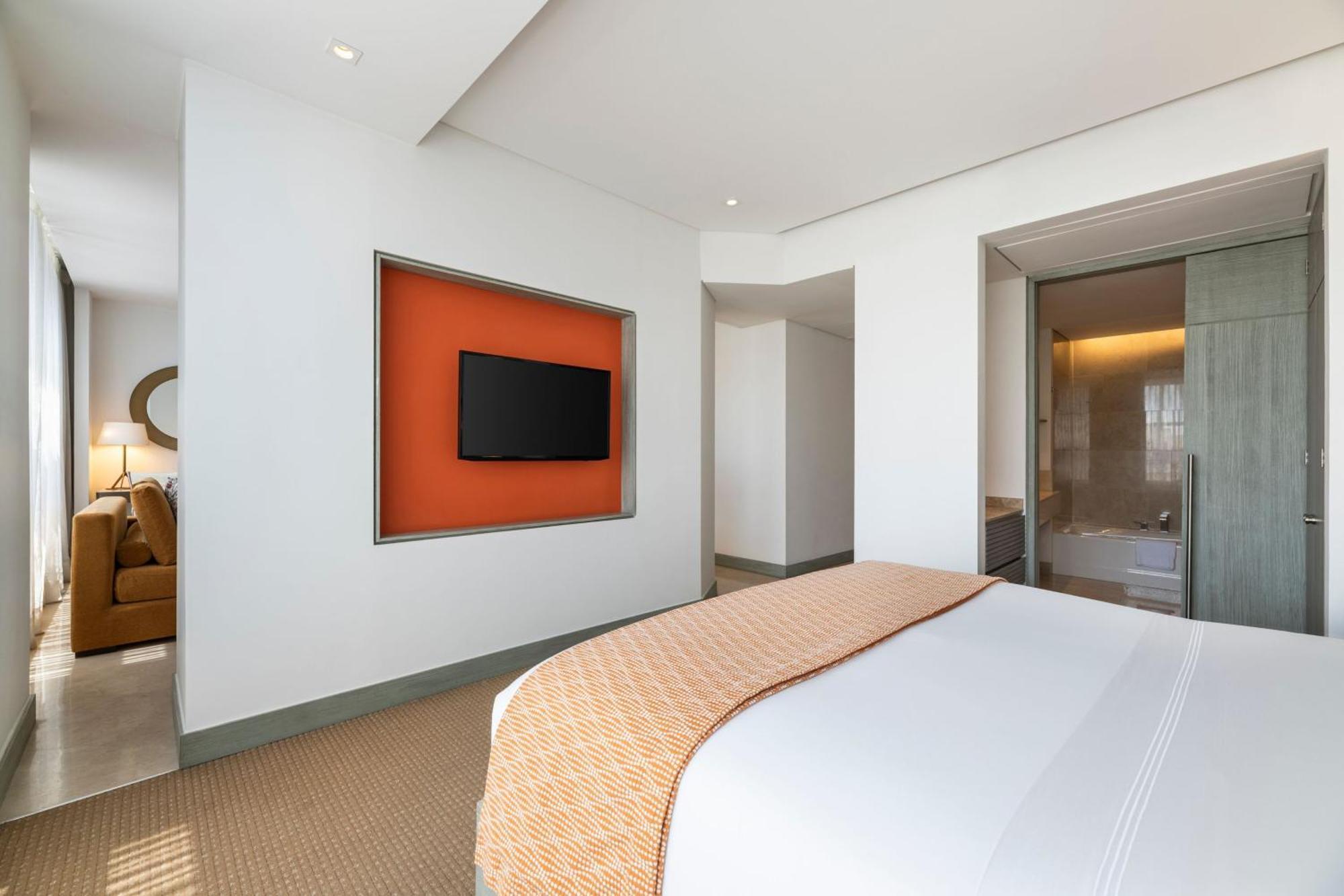 King Studio Suite Concierge Lounge Access