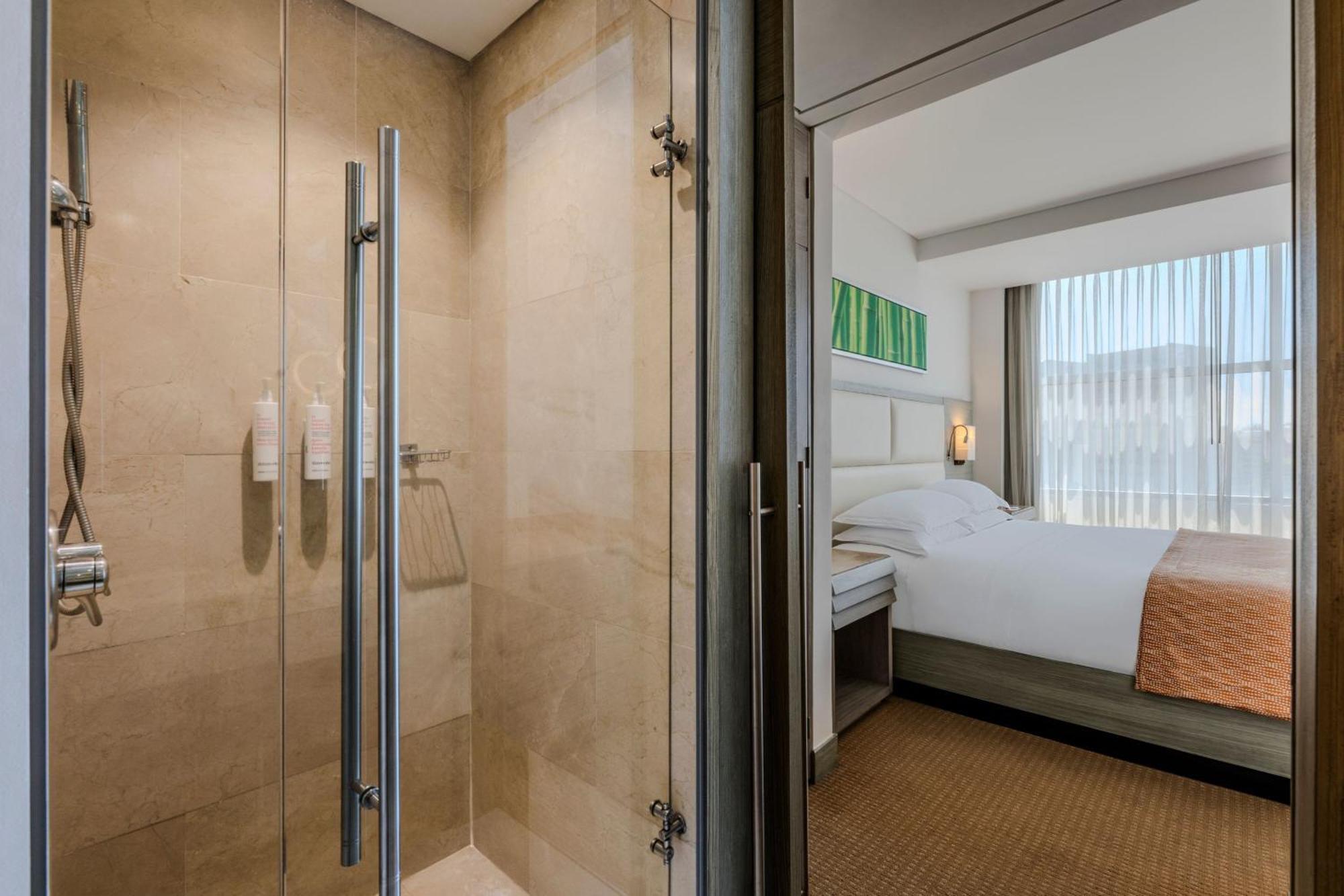 King Studio Suite Concierge Lounge Access