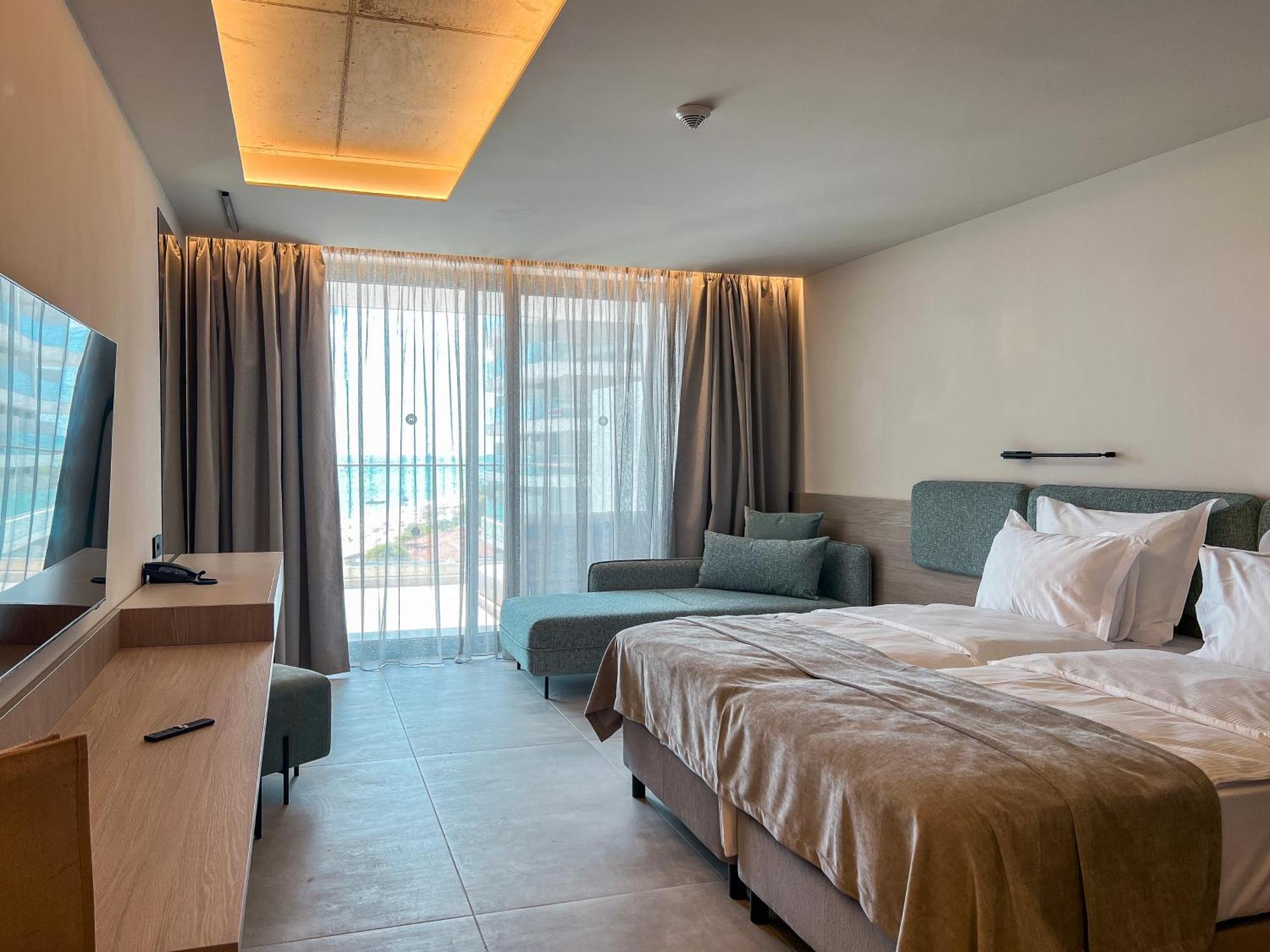 Deluxe STAR Bed Room Large Balcony unlimited access to Calma SPA Center