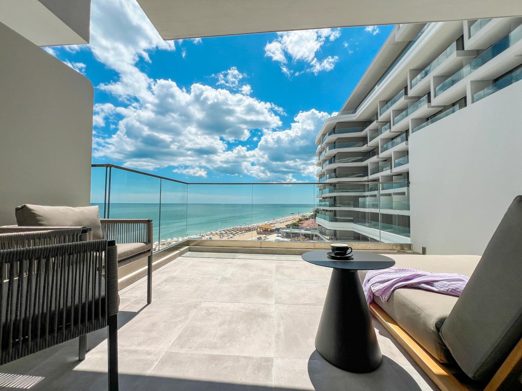 Deluxe STAR Bed Room Large Balcony unlimited access to Calma SPA Center