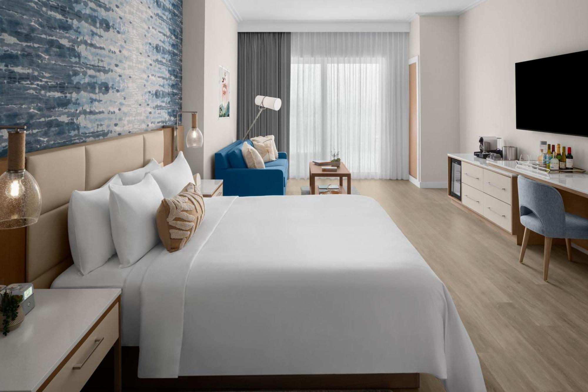 King Room with Pool View - Hearing Accessible
