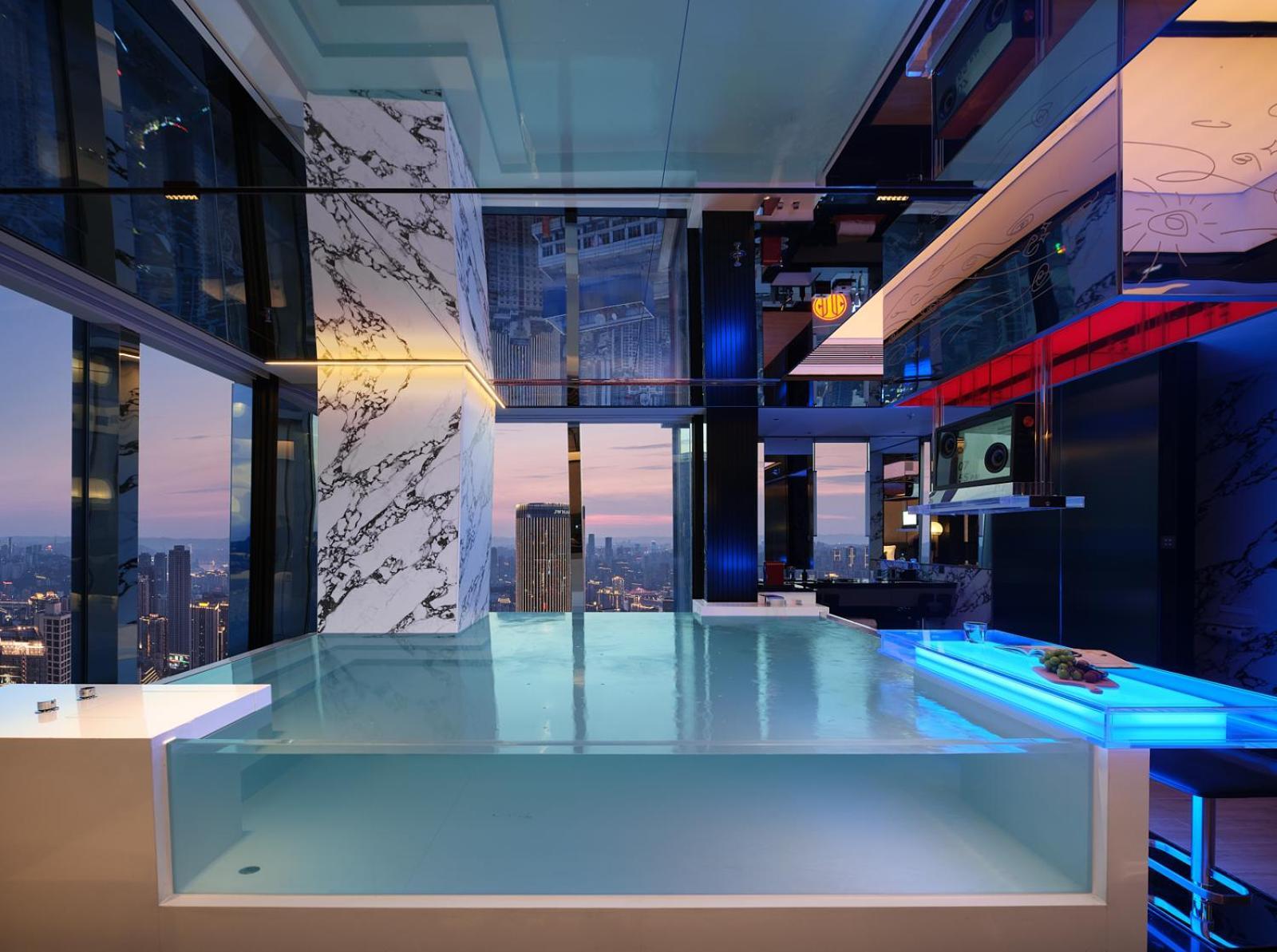 Baroque Tower - 270° Private Deluxe Suite - Oversized Bathtub