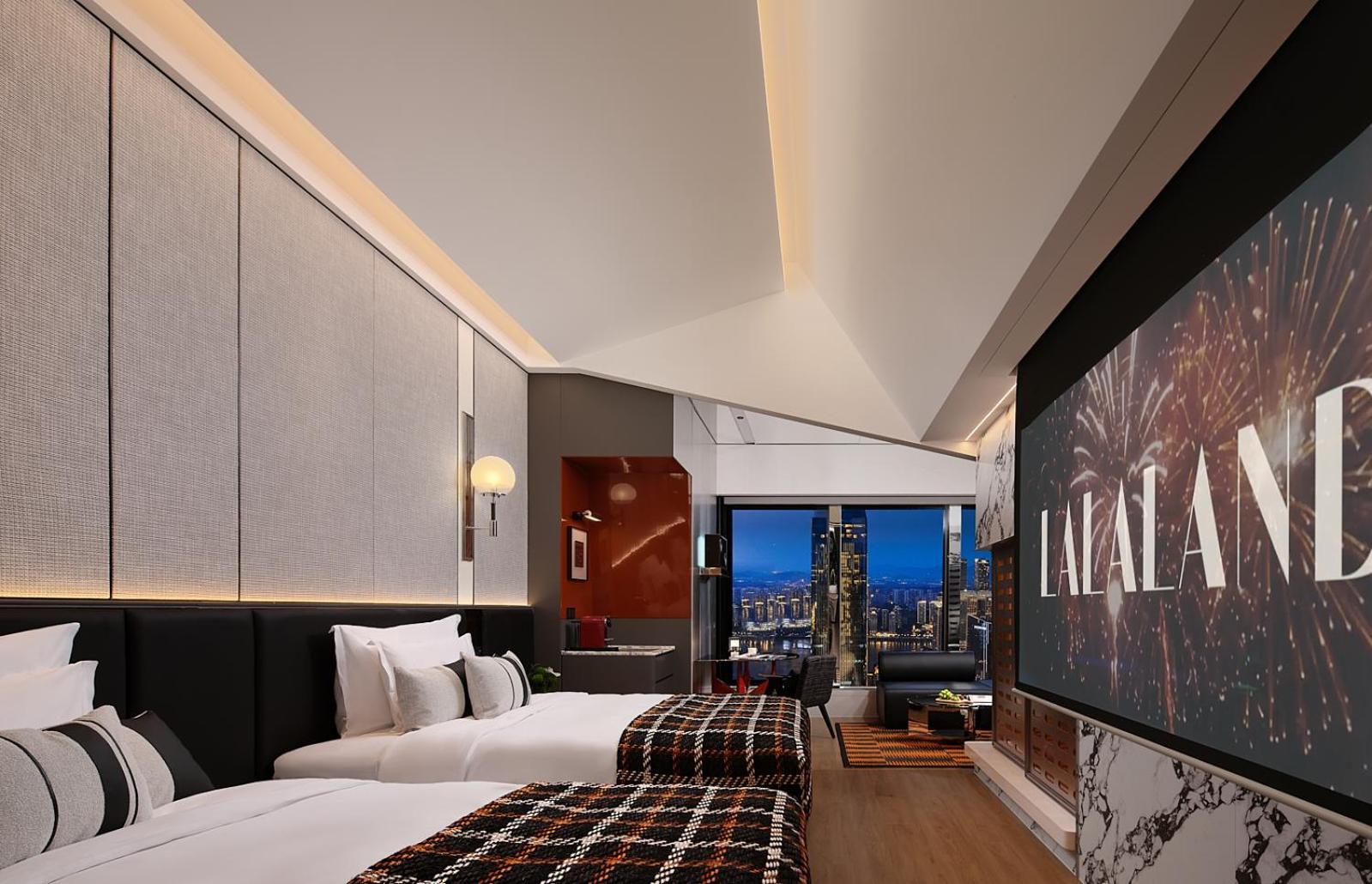 Golden Tower - River View Twin Room